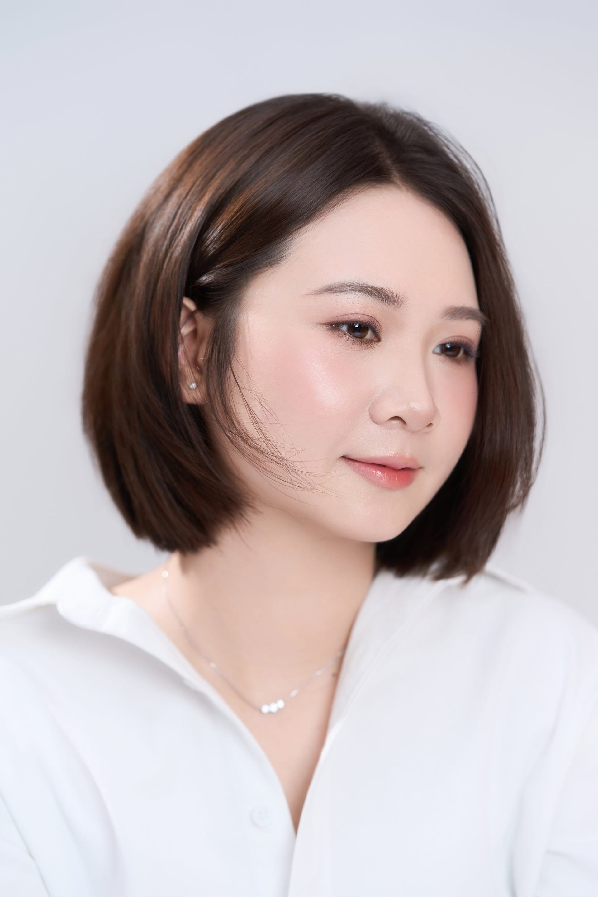 Bông hoa trắng ở một ngưỡng đời — khung hình 6