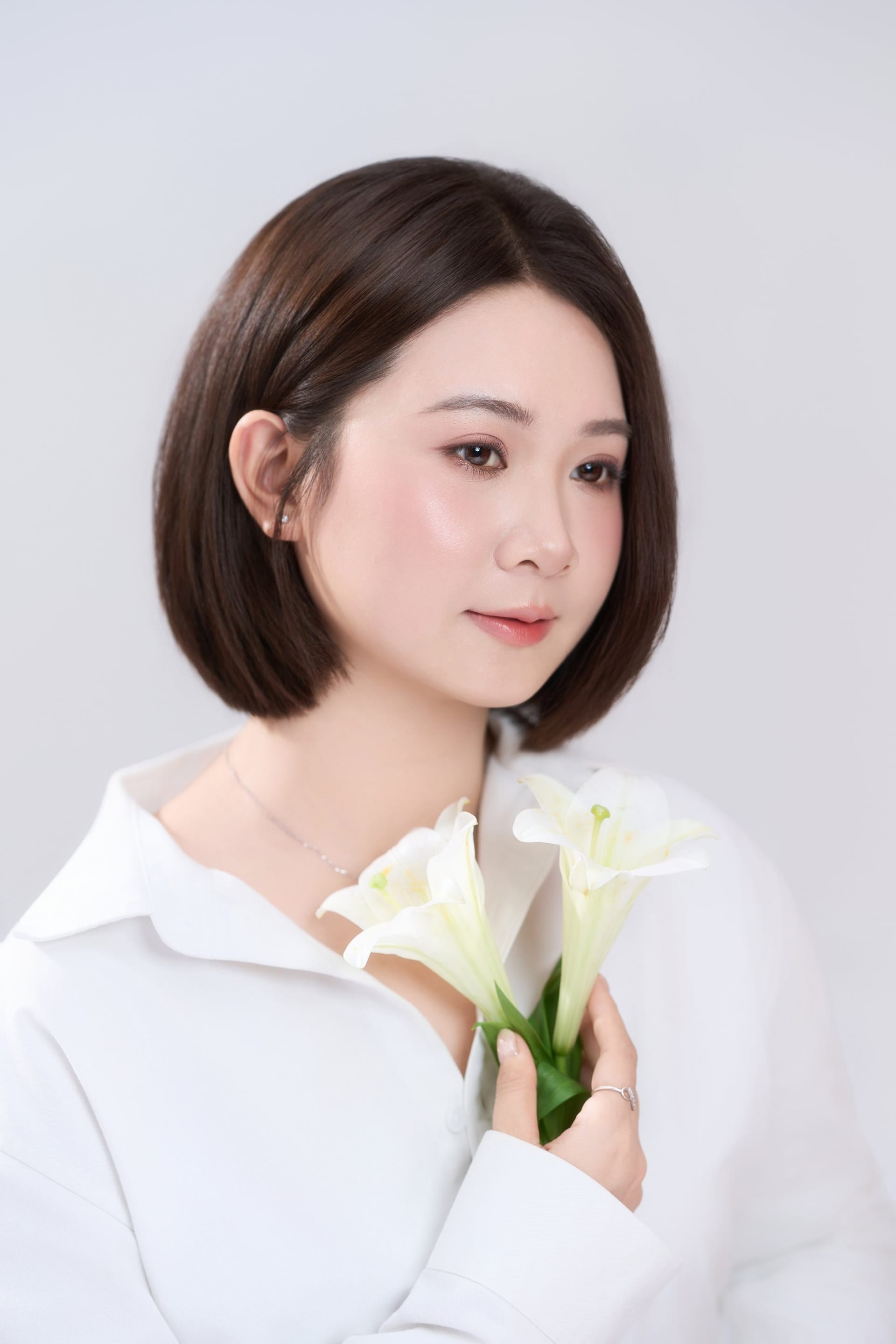 Bông hoa trắng ở một ngưỡng đời — khung hình 8