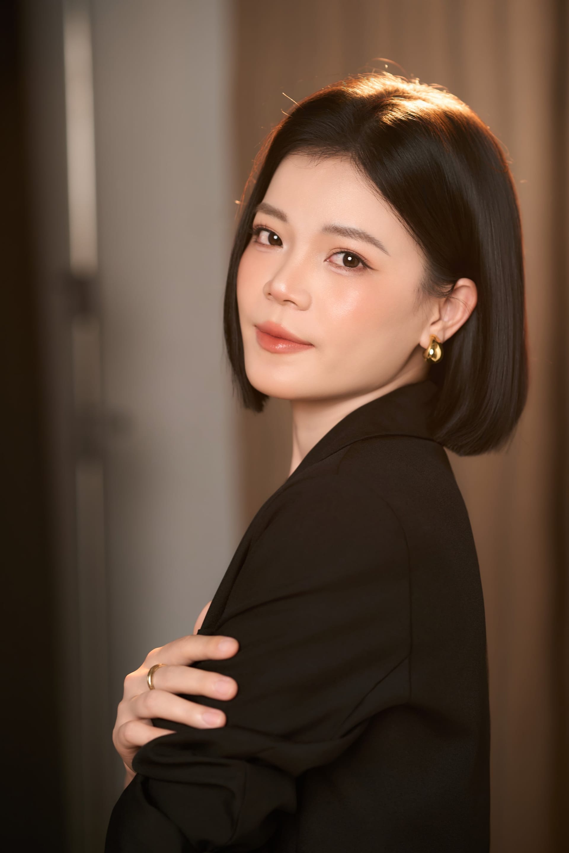 Đuôi tóc biết một mùa đã qua — khung hình 1
