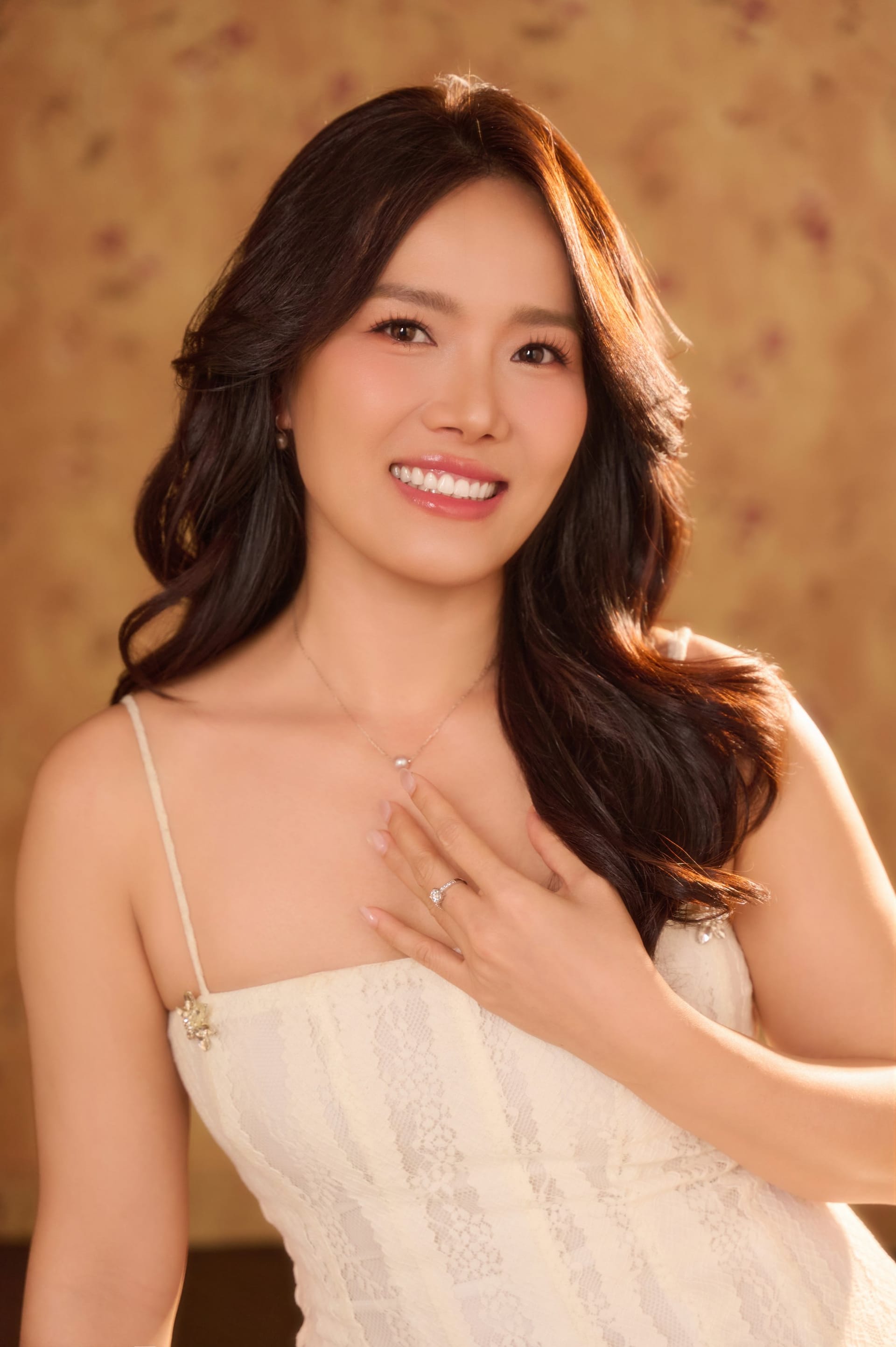 giữa hai mùa hoa — khung hình 1