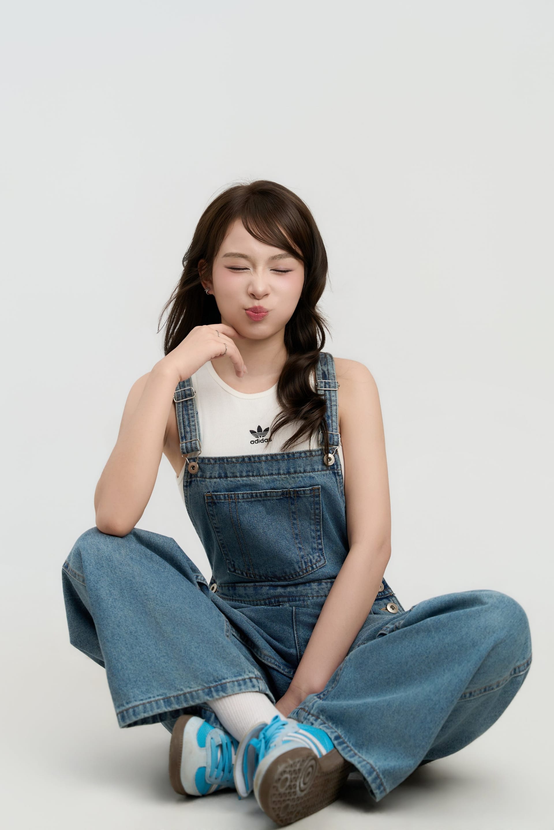 Hai màu xanh và một câu nói nhỏ — khung hình 3