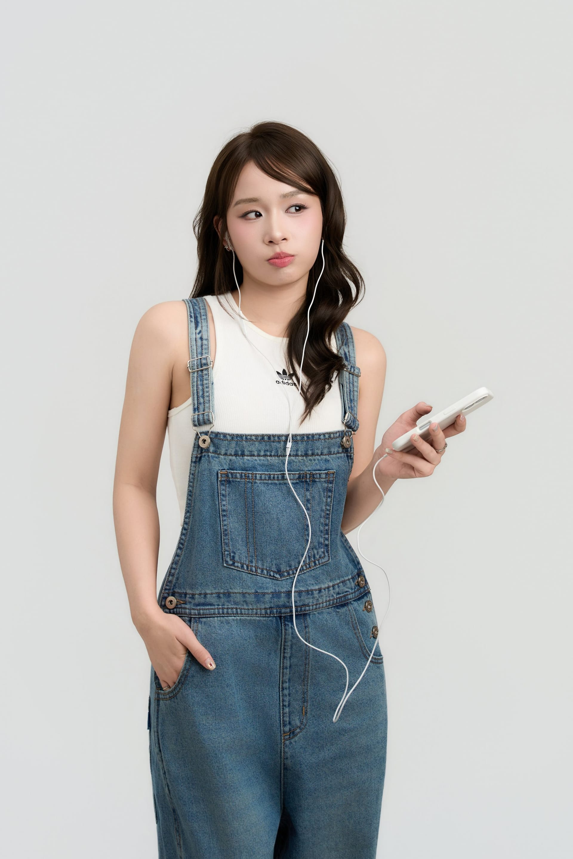 Hai màu xanh và một câu nói nhỏ — khung hình 6