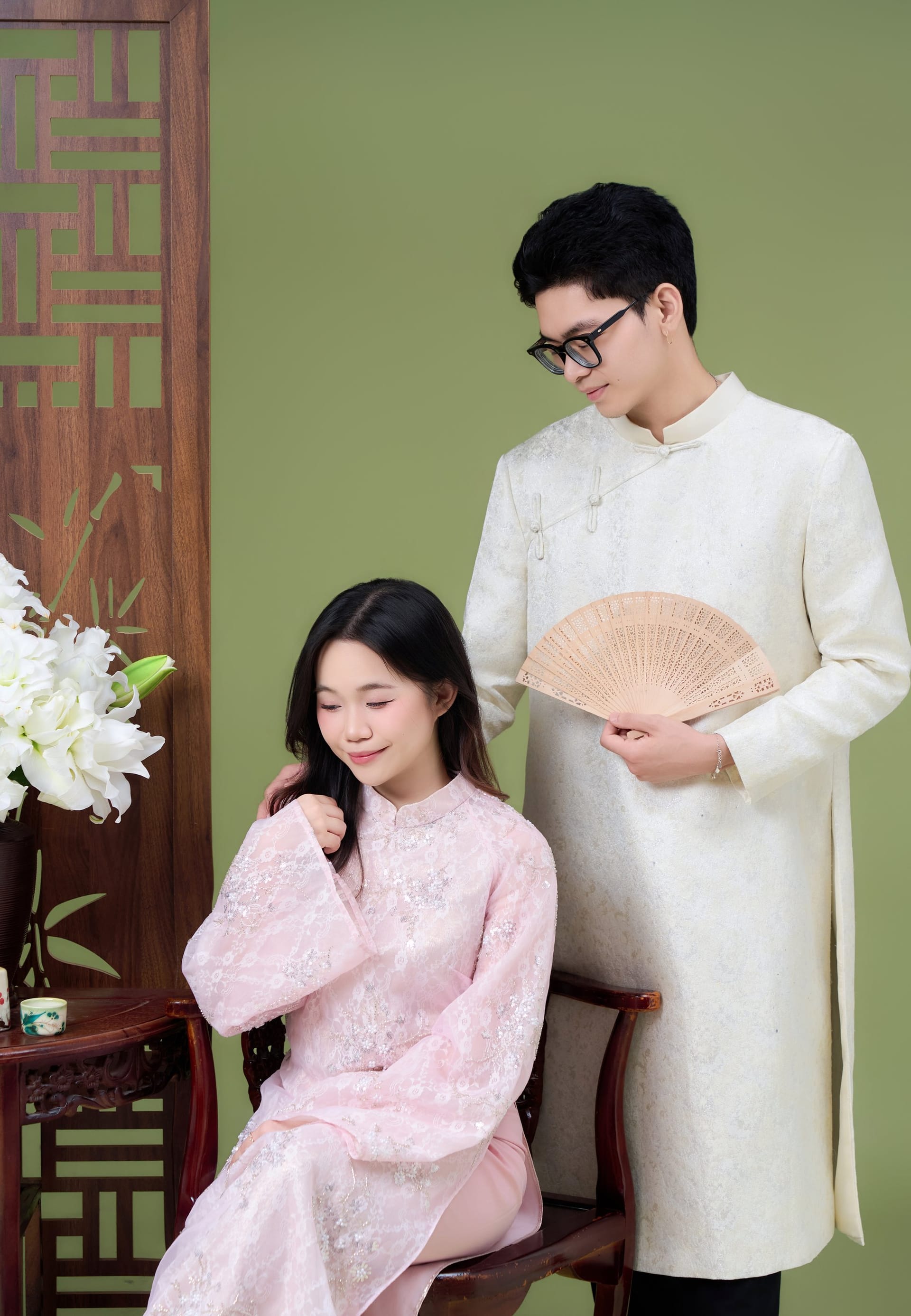 Hai người, một khoảng nhỏ — khung hình 1