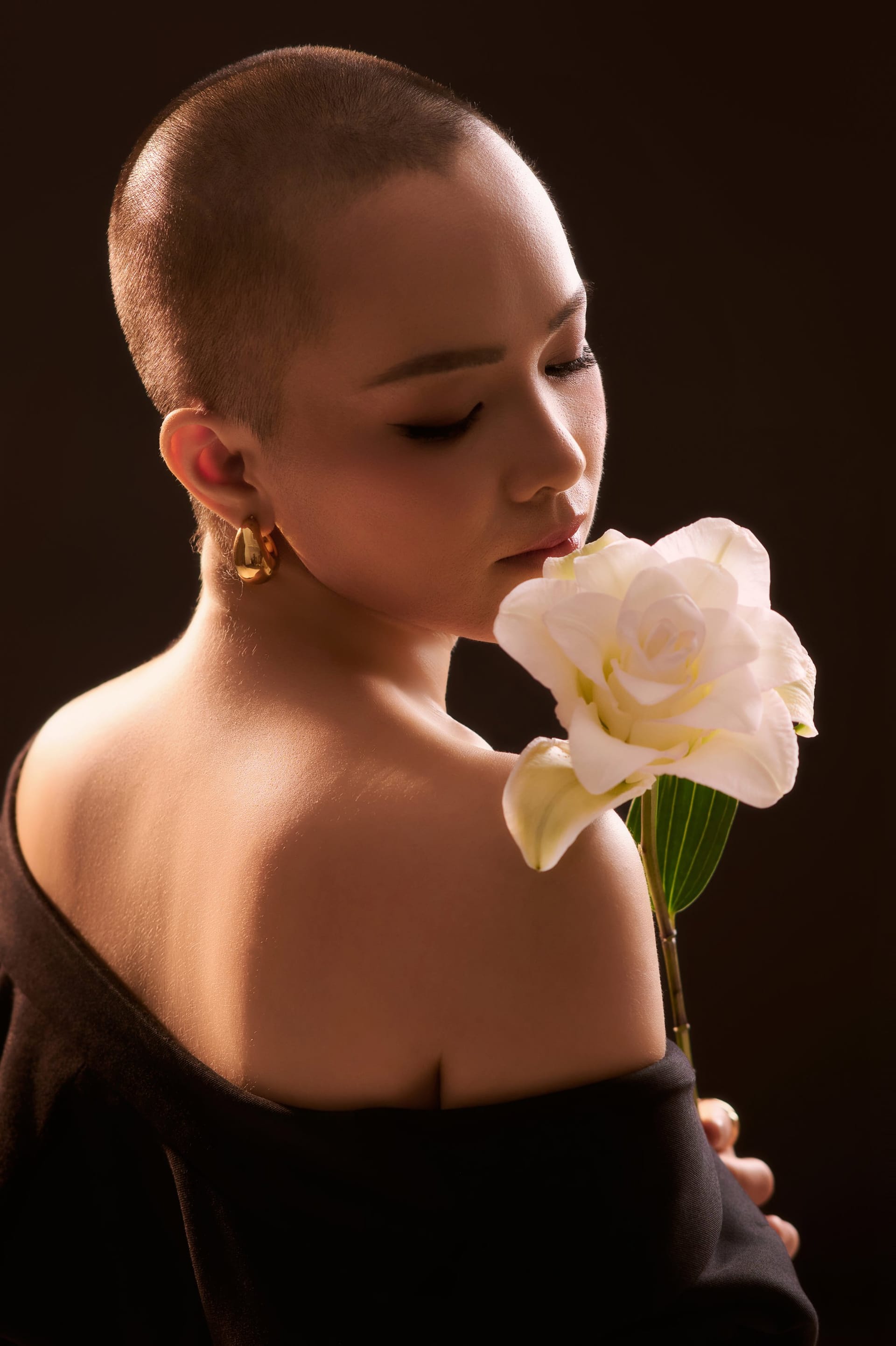Hoa loa kèn vẫn nở — khung hình 5