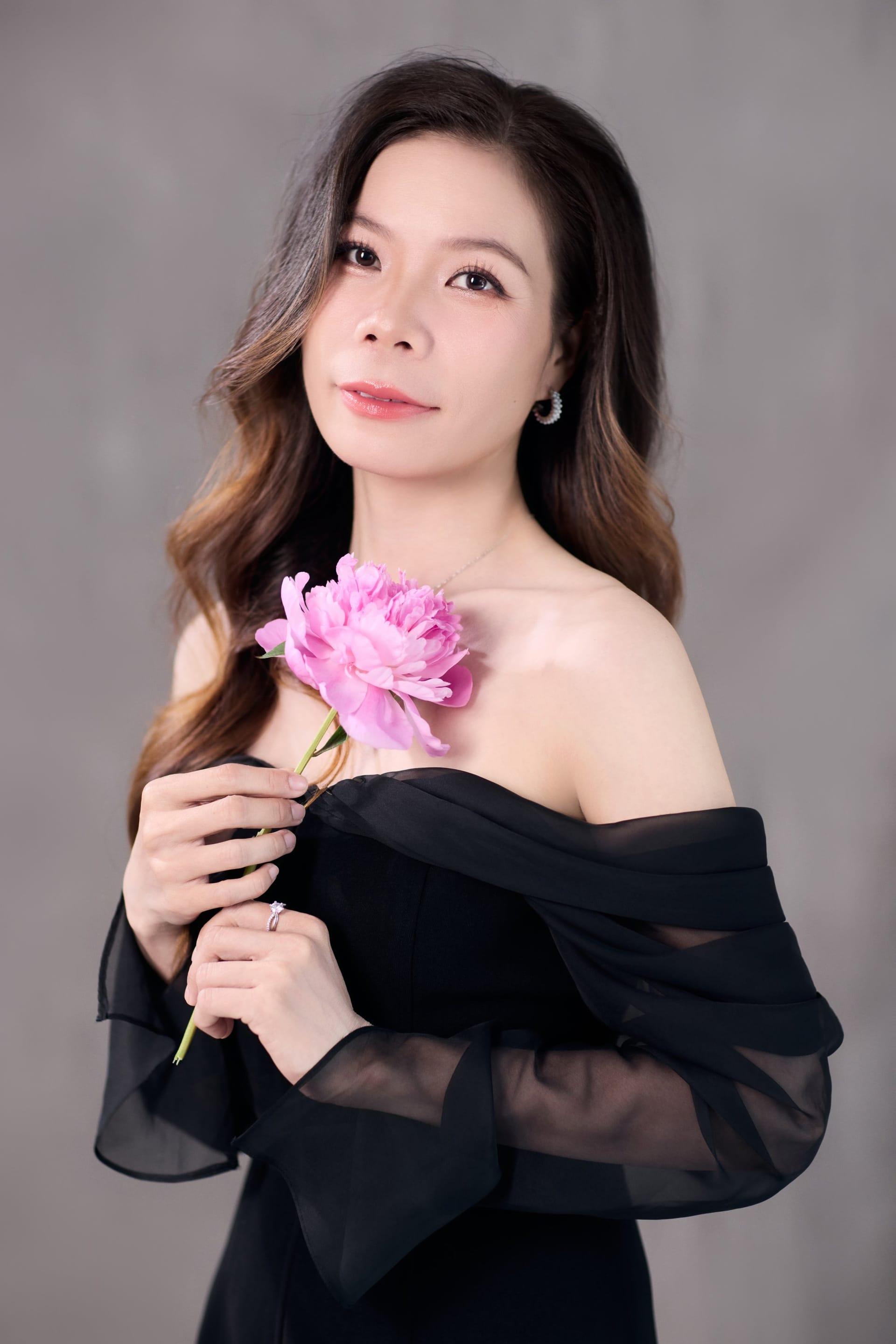 Chị Thủy — Khi da còn căng, tim còn muốn — khung hình 2
