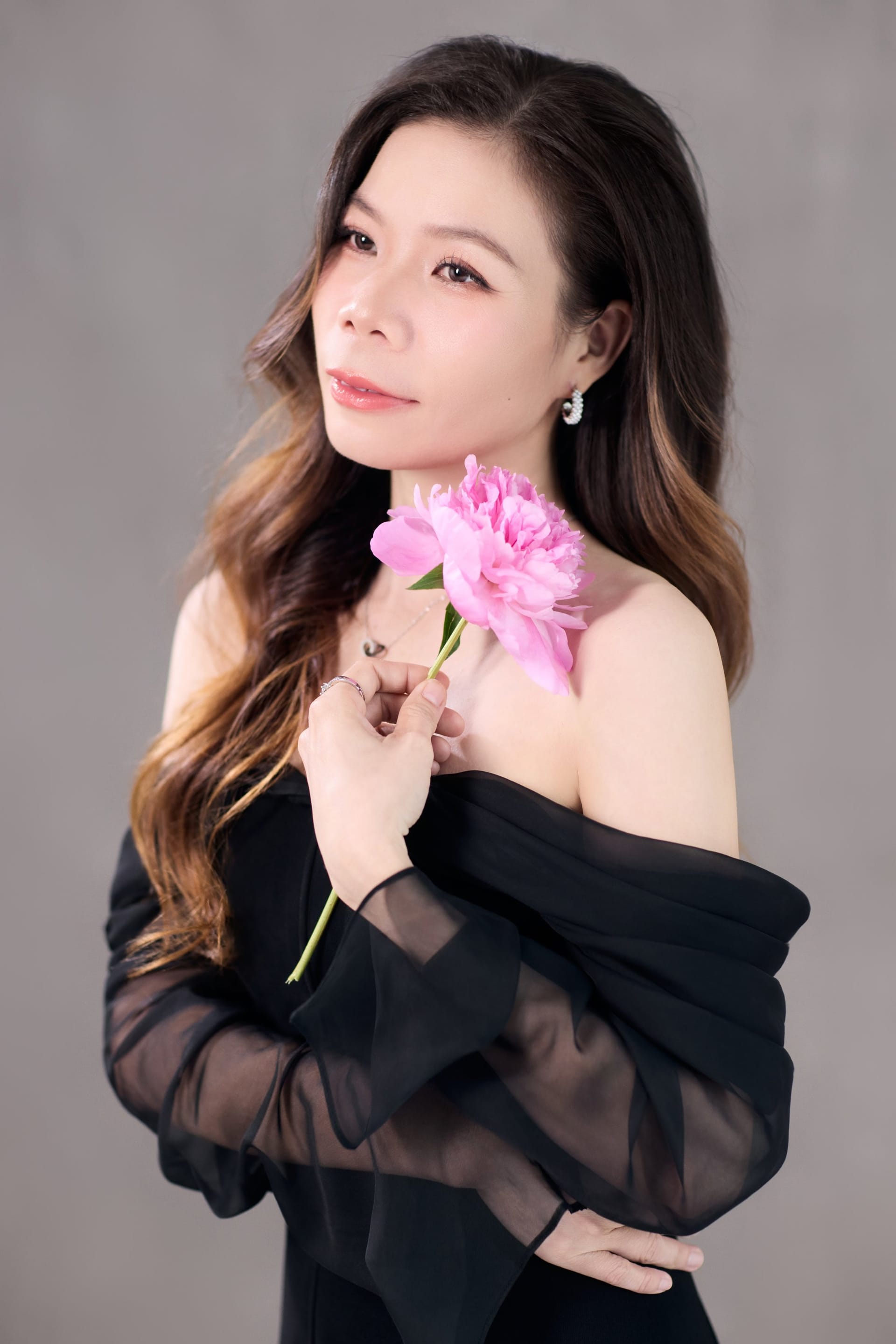 Chị Thủy — Khi da còn căng, tim còn muốn — khung hình 3