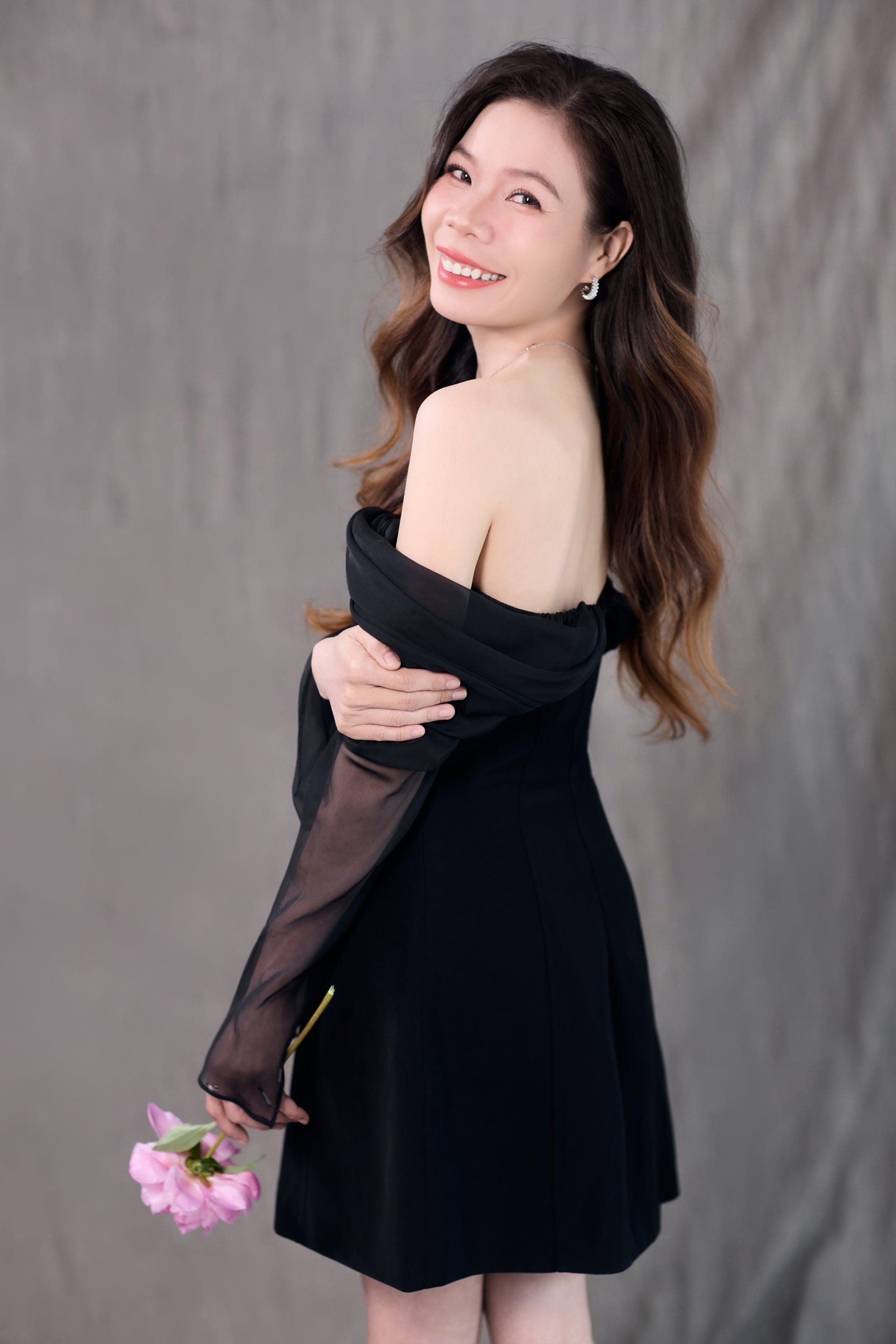 Chị Thủy — Khi da còn căng, tim còn muốn — khung hình 4
