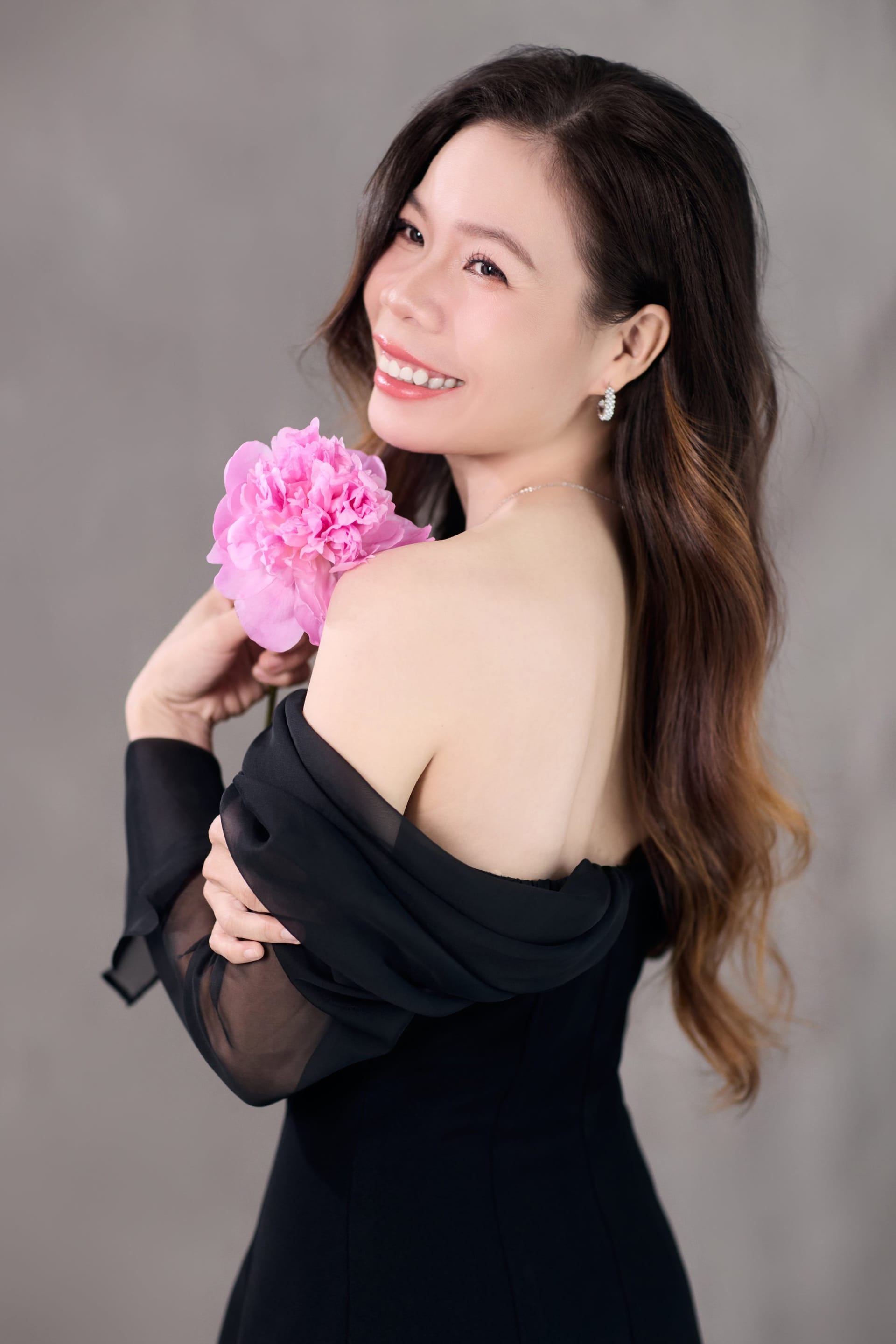 Chị Thủy — Khi da còn căng, tim còn muốn — khung hình 5