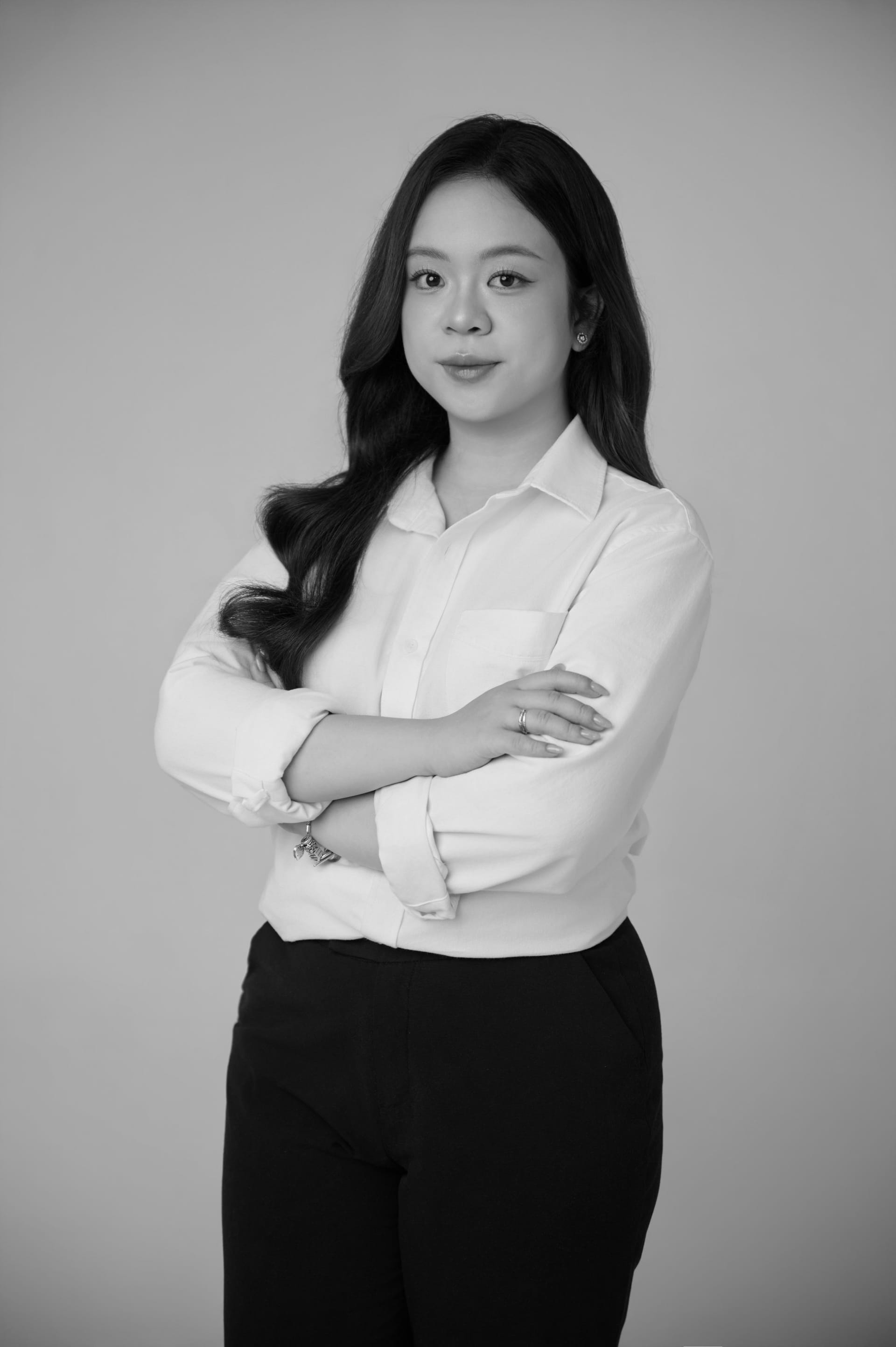 Phần sâu hơn, cô vẫn giữ — khung hình 7