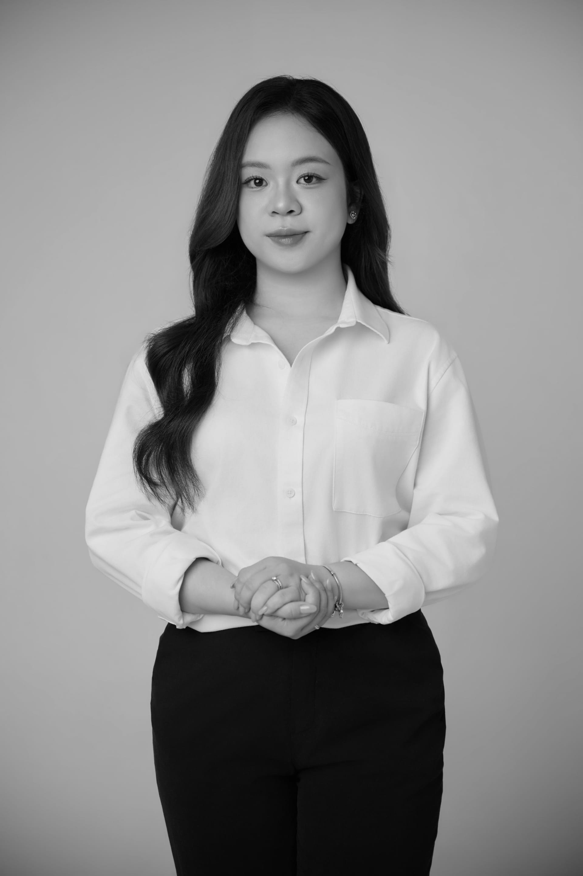 Phần sâu hơn, cô vẫn giữ — khung hình 8