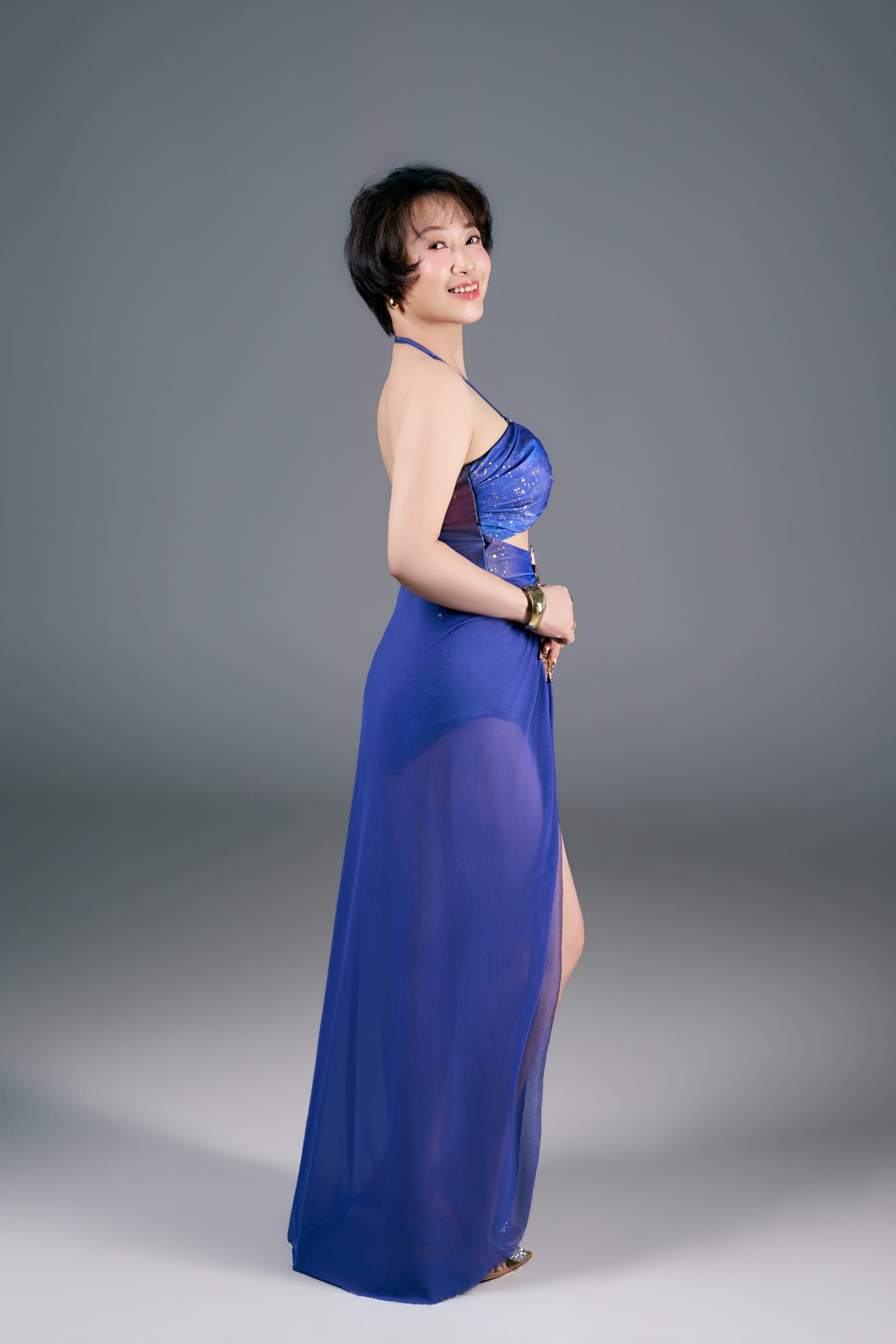 Tròn nửa, vẫn còn rực rỡ — khung hình 5