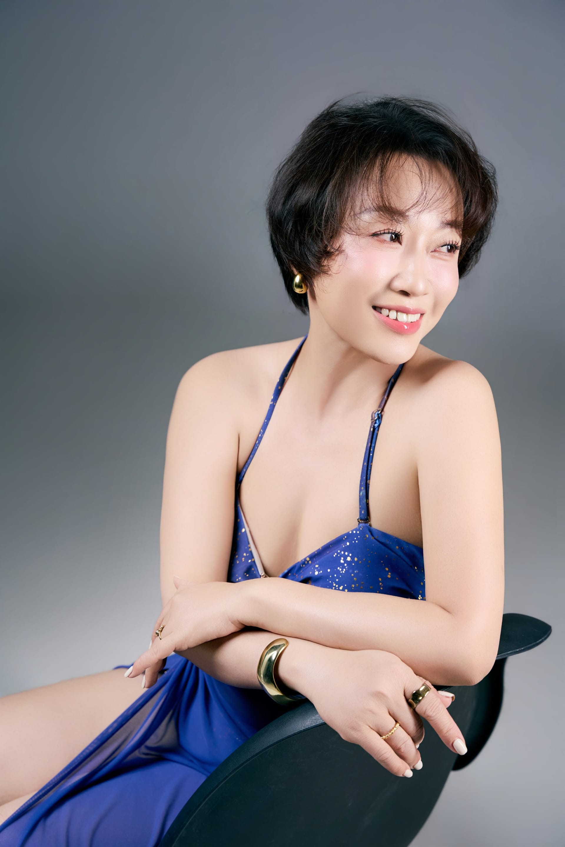 Tròn nửa, vẫn còn rực rỡ — khung hình 6