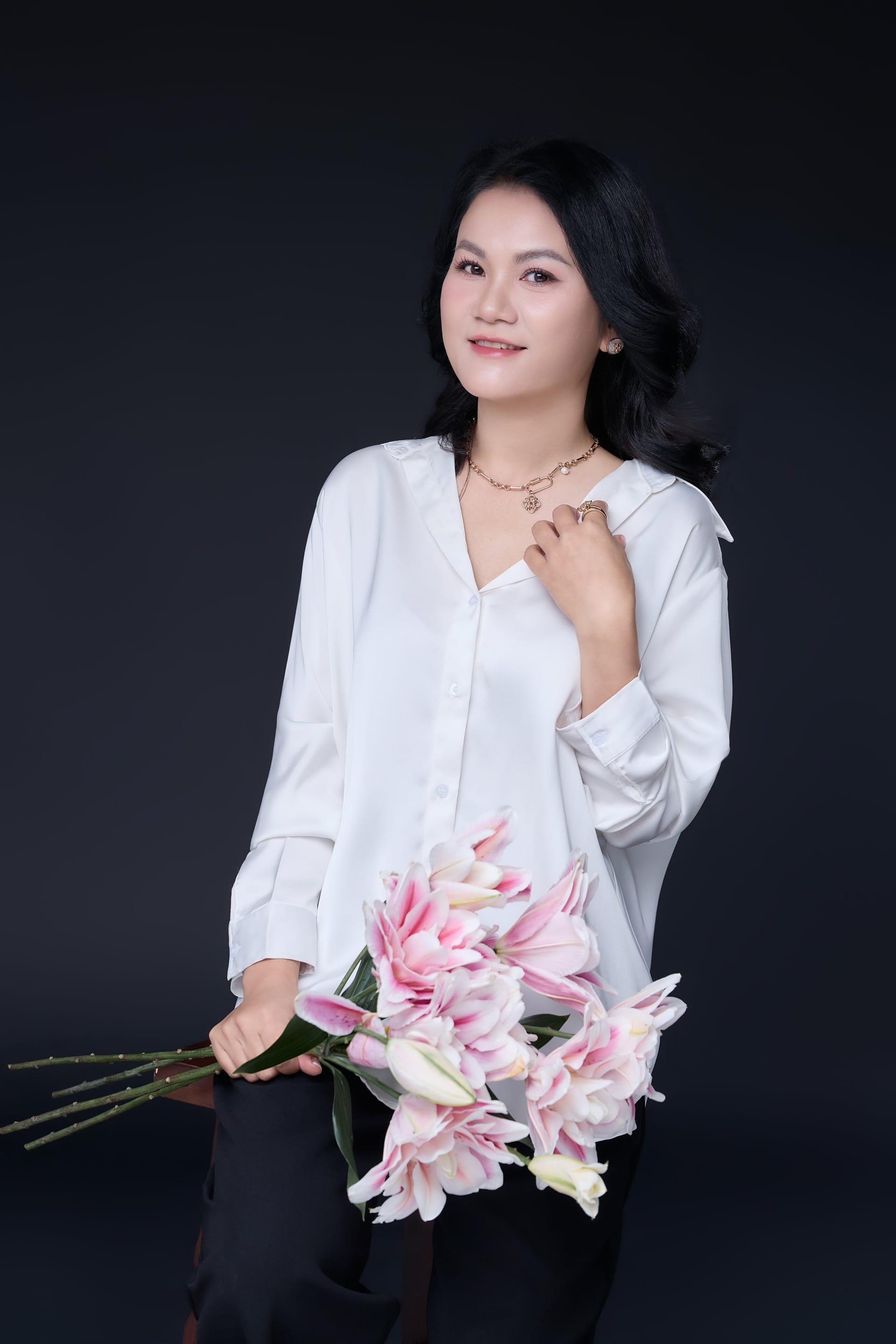 Ngày tuổi mới gõ nhẹ lên vai — khung hình 8
