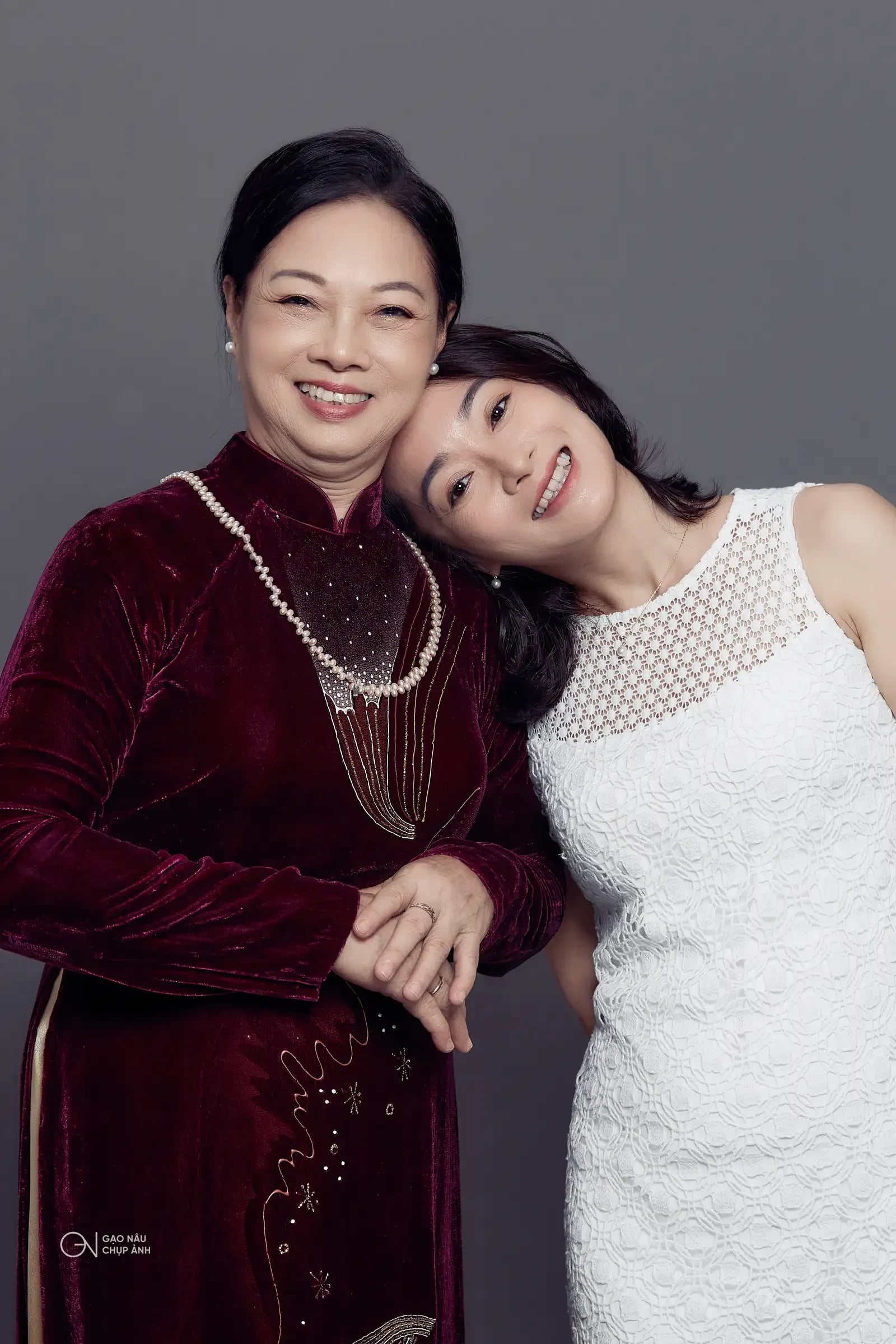 Việt kiều về quê chụp ảnh 3 thế hệ — khoảnh khắc cha mẹ già không thể trì hoãn — ảnh 3