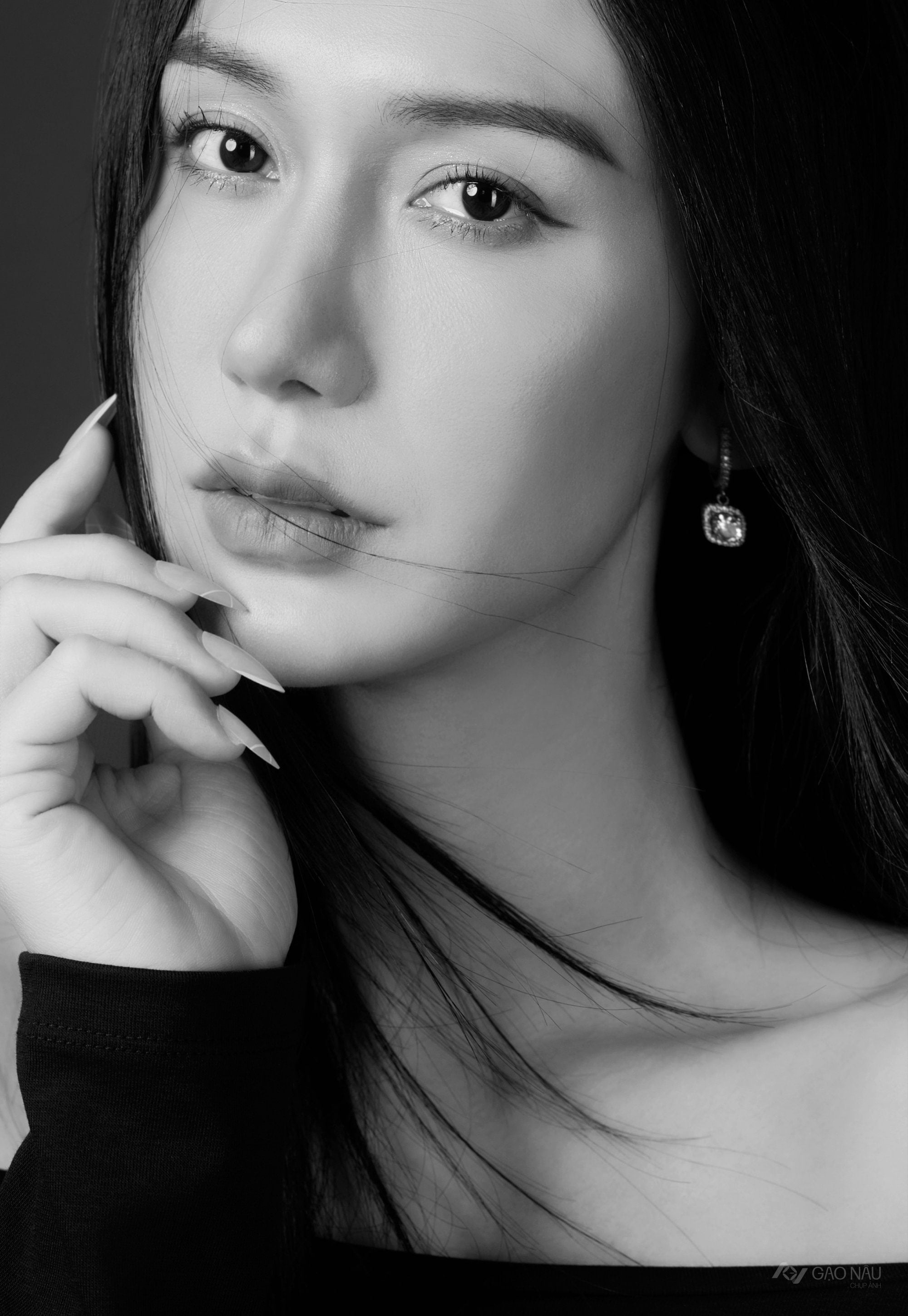 Chụp chân dung đen trắng: Concept signature tại Gạo Nâu Studio — ảnh 5