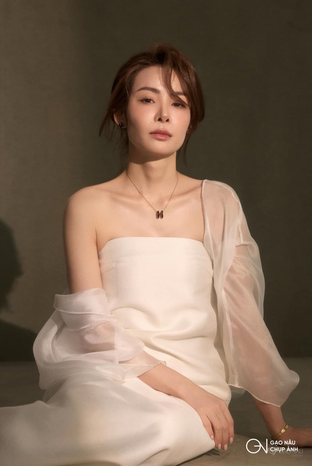 Cá nhân Trầm Khuê — Portrait (góc 3)