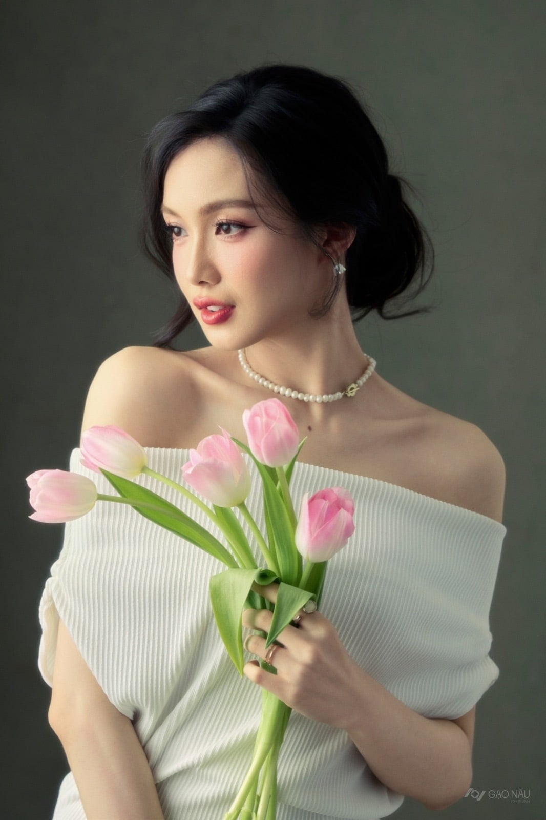 Cá nhân Tulip Rose — 포트레이트 (góc 17)
