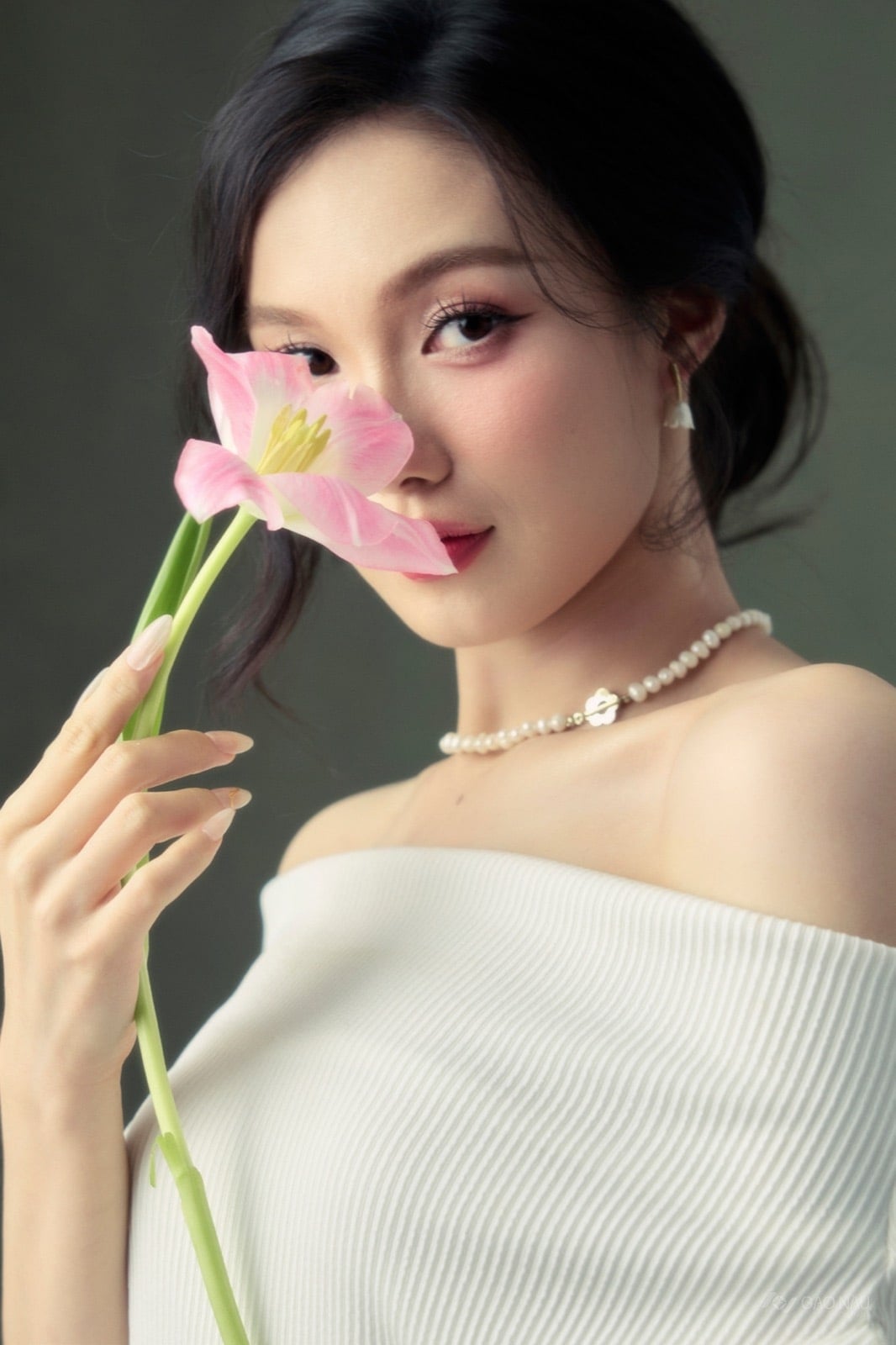 Cá nhân Tulip Rose — 포트레이트 (góc 19)