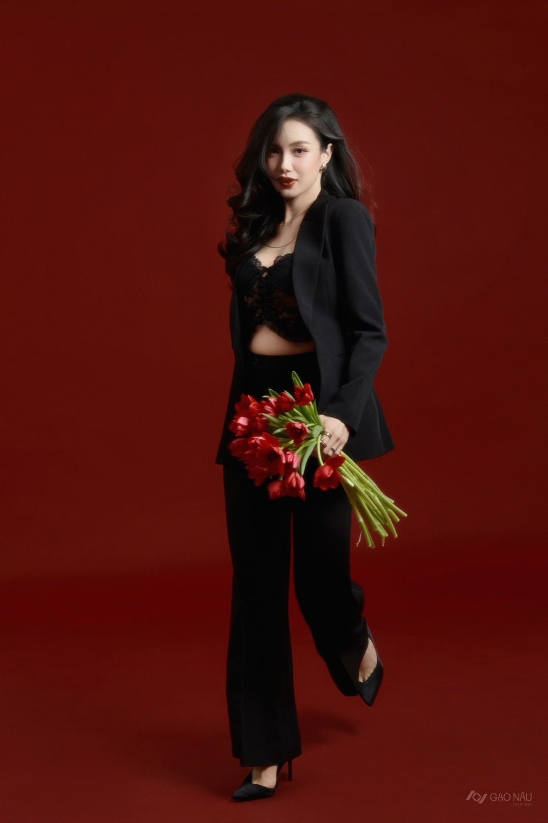 Cá nhân Tulip Rose — 포트레이트 (góc 41)
