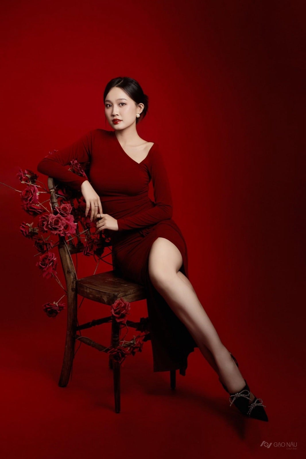 RED ROSES — Chân dung