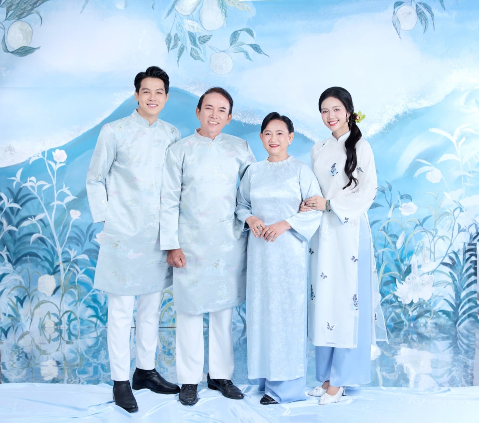 Gia Đình Tết Lụa Là — Gia đình (góc 9)