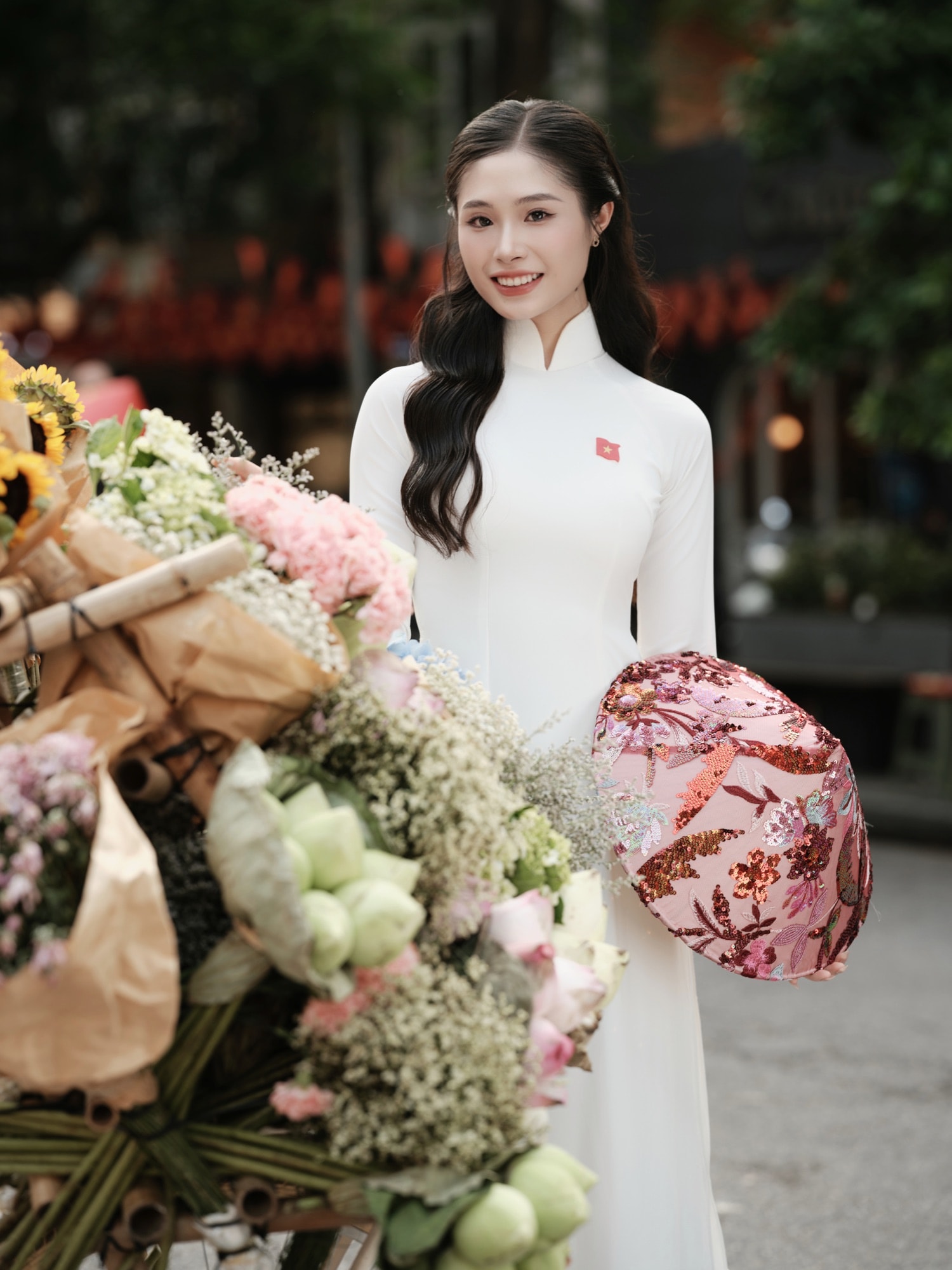 "Ngày 2/9 Tết Độc Lập" — Concept chụp áo dài cờ đỏ sao vàng cho phụ nữ Việt — khung 4