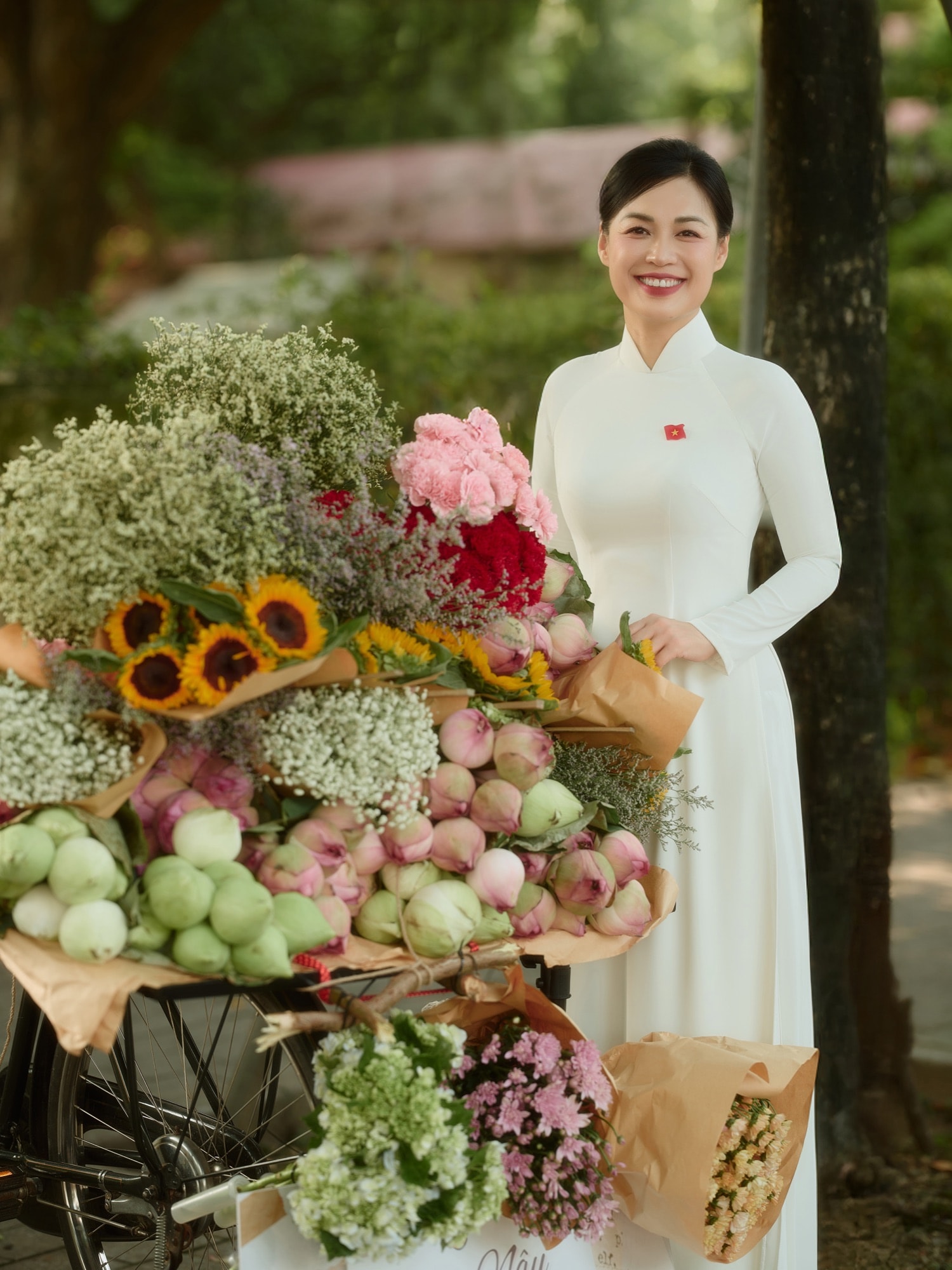 "Ngày 2/9 Tết Độc Lập" — Concept chụp áo dài cờ đỏ sao vàng cho phụ nữ Việt — ảnh 7