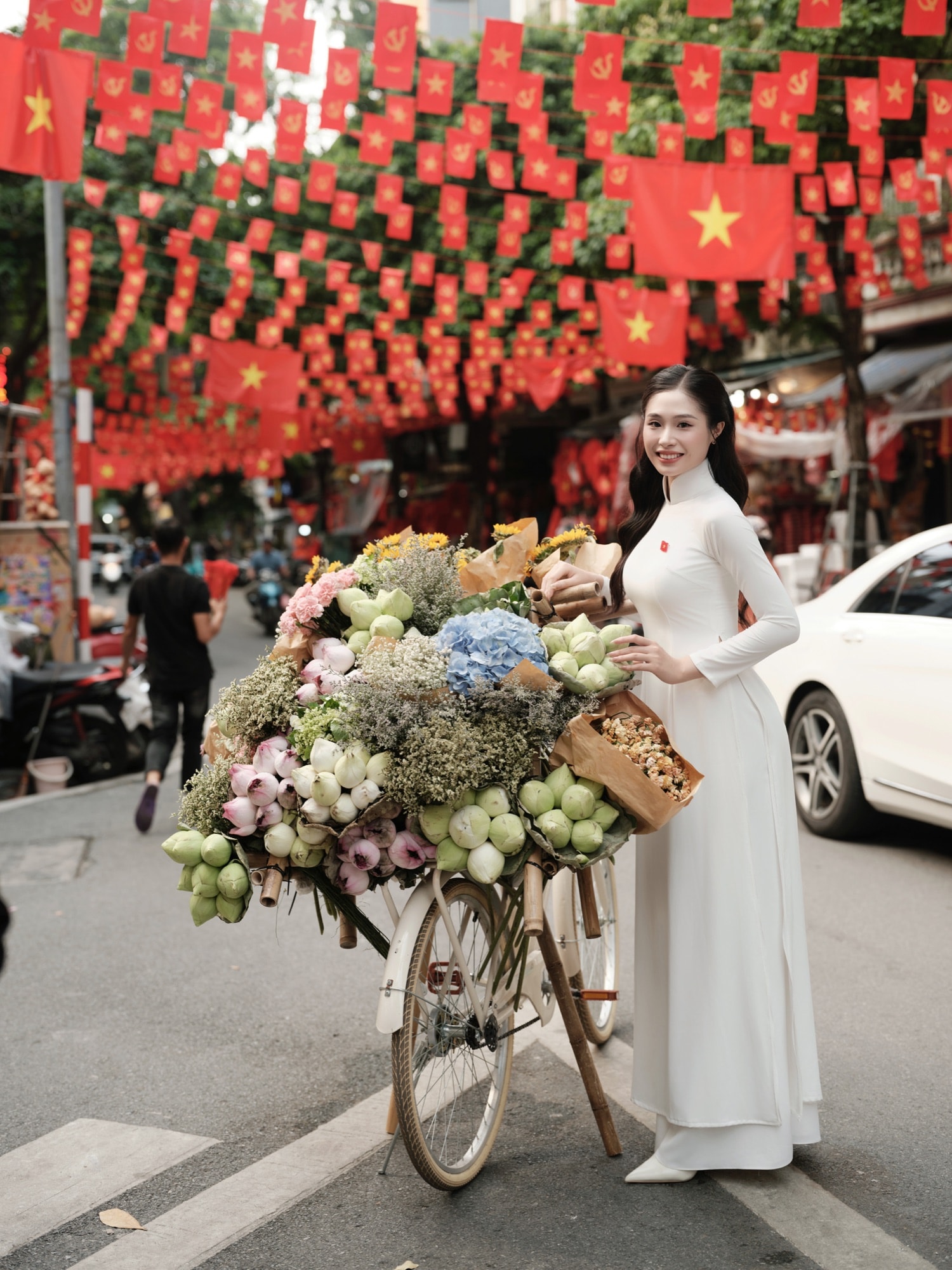 "Ngày 2/9 Tết Độc Lập" — Concept chụp áo dài cờ đỏ sao vàng cho phụ nữ Việt — ảnh 1