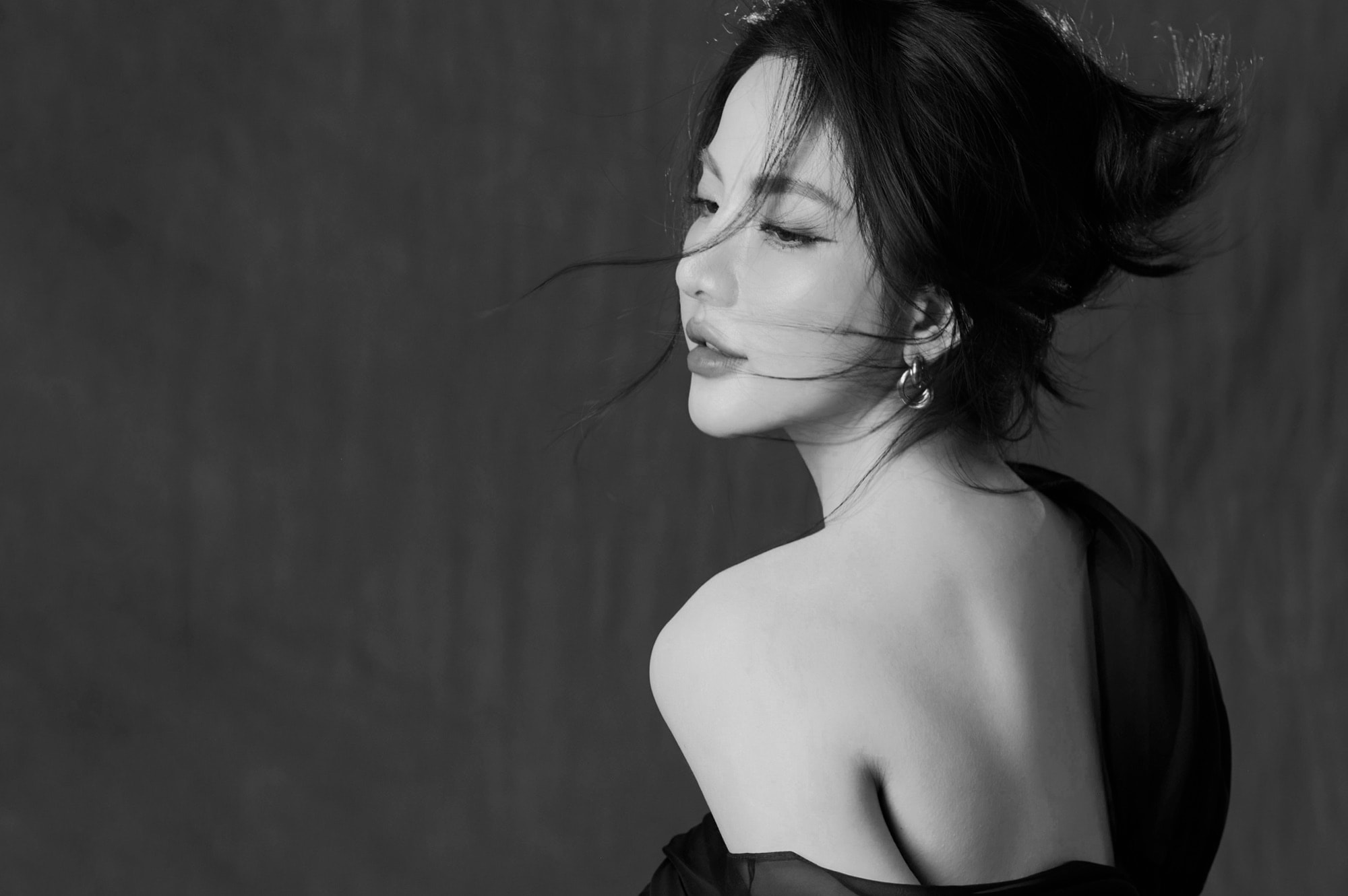 "Rất kiêu, rất sang, rất khó chiều" — Concept chân dung cho phụ nữ có cá tính — khung 3