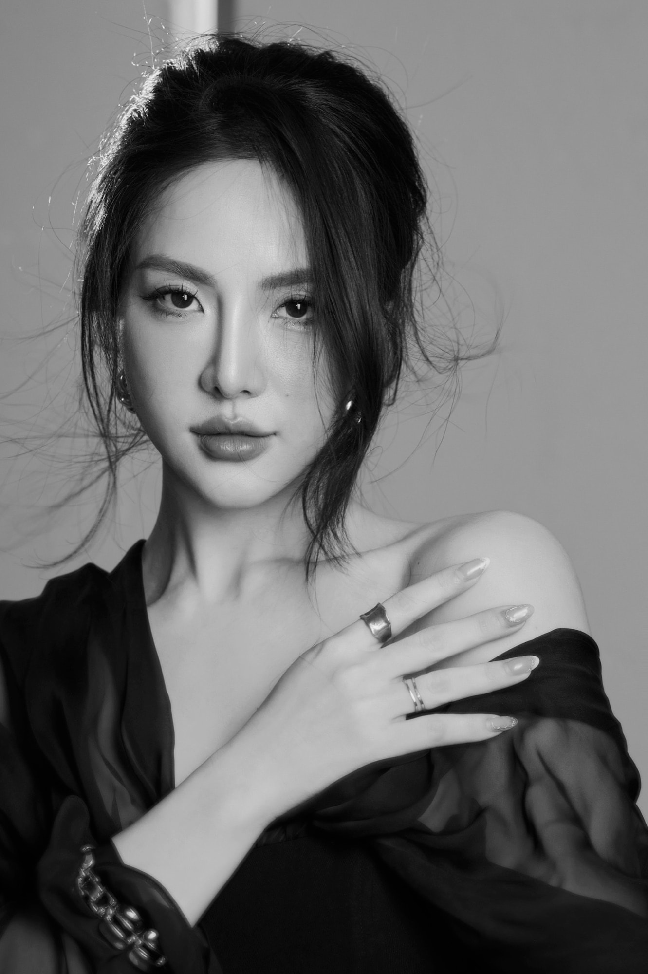 "Rất kiêu, rất sang, rất khó chiều" — Concept chân dung cho phụ nữ có cá tính — khung 4