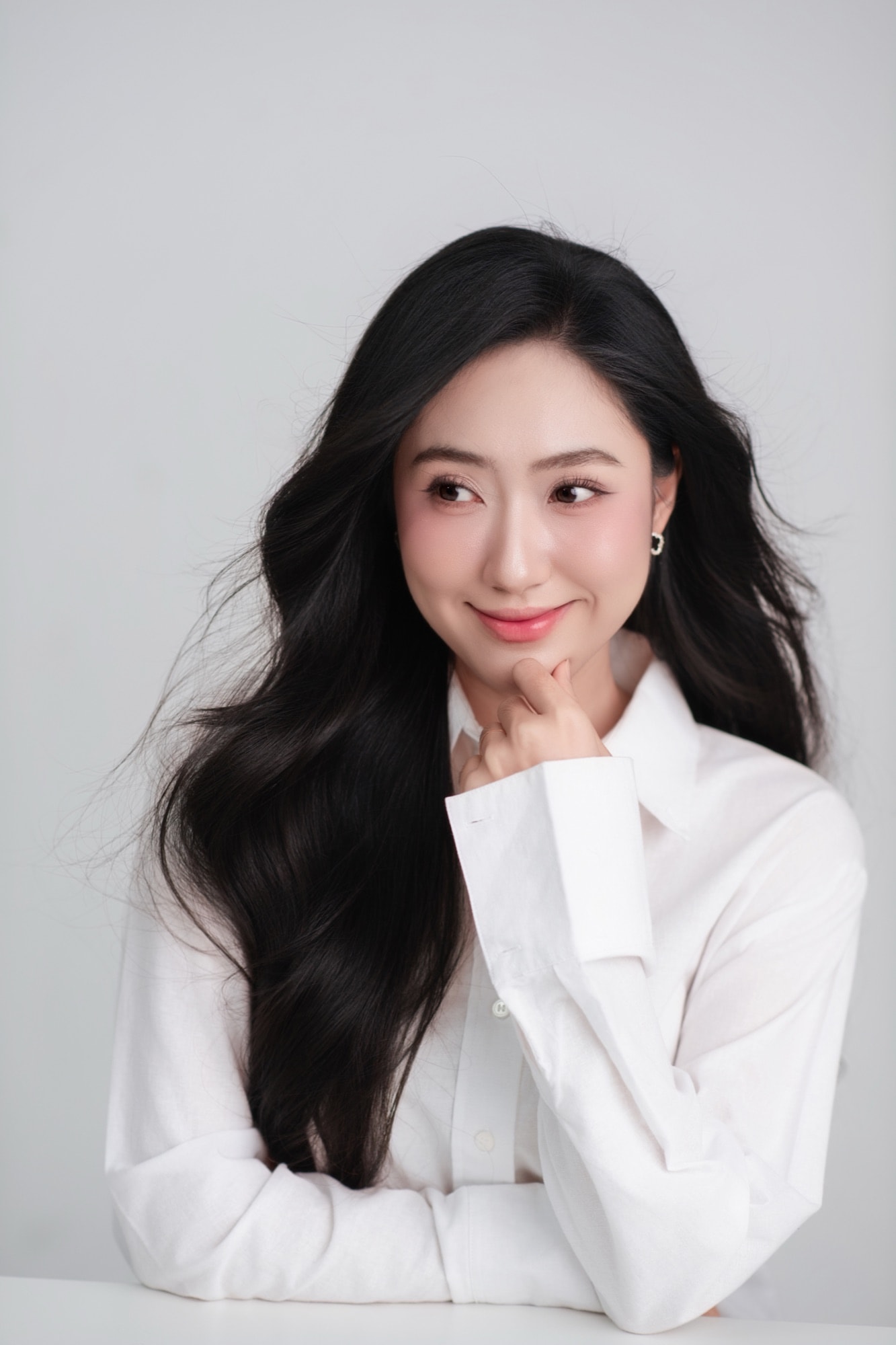 "White Essence" — Chụp chân dung trắng tinh khôi, khi sự đơn giản là điểm mạnh