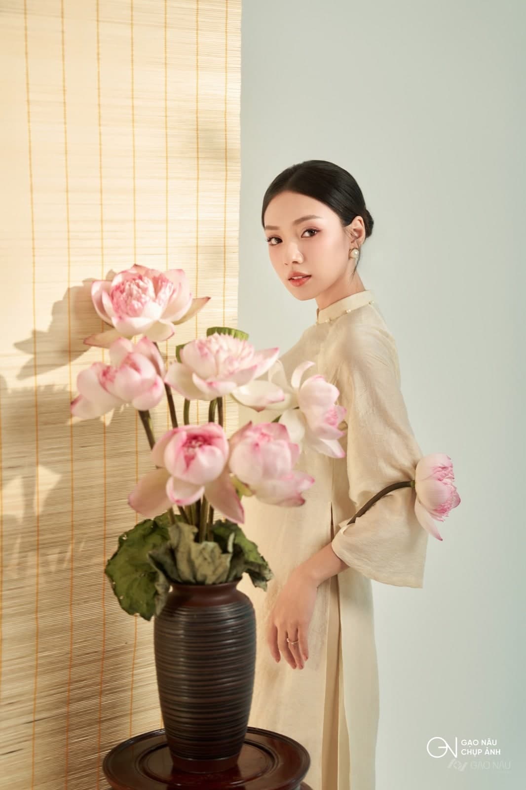 Chụp ảnh với sen ở đâu đẹp 2026? Đầm sen tự nhiên hay studio concept sen — ảnh 3