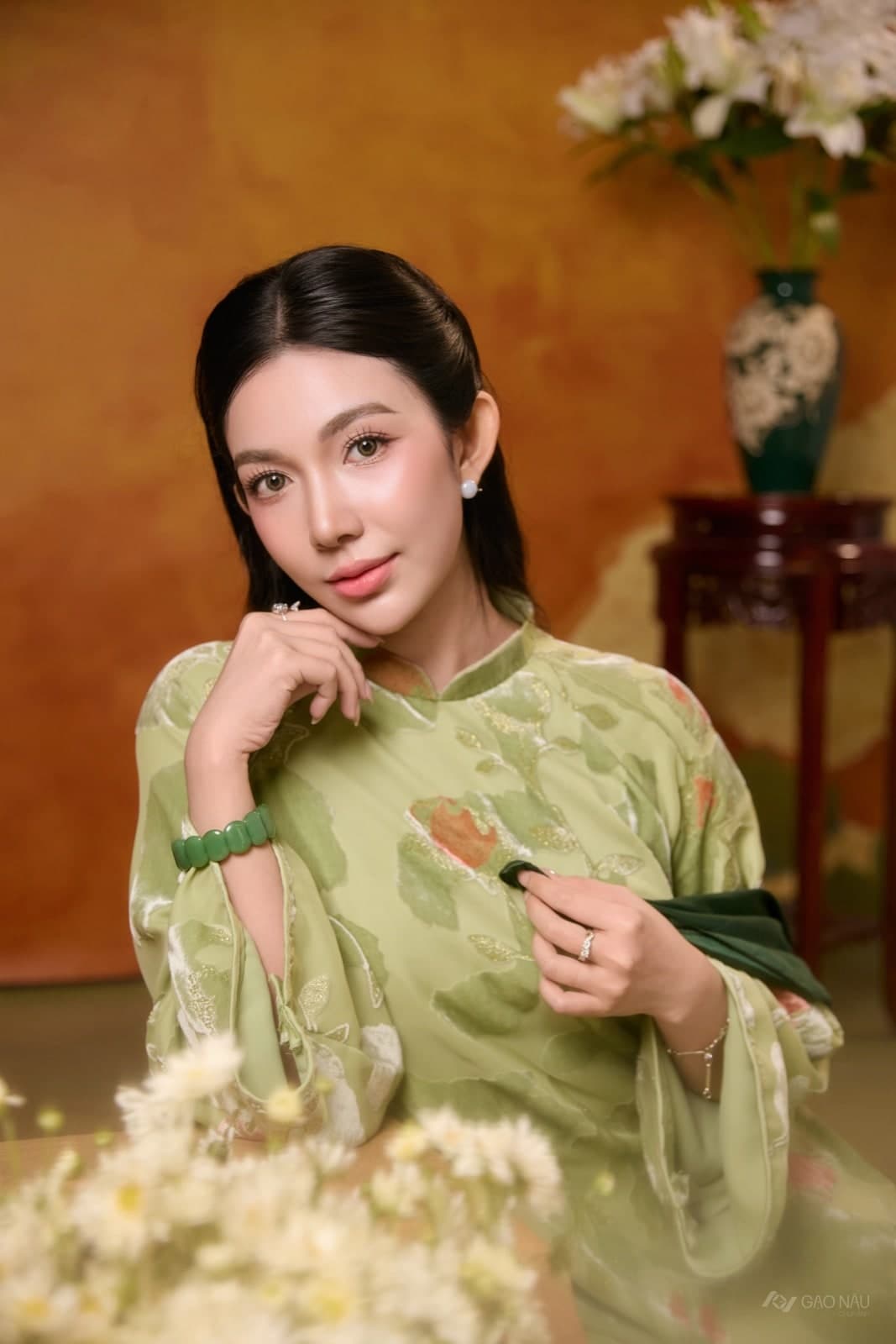 Hoàng Kim Mi — Áo dài (góc 3)