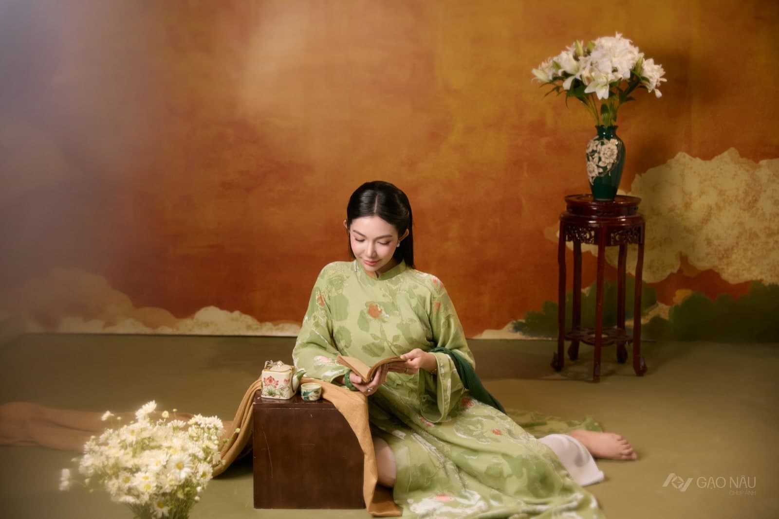Hoàng Kim Mi — Áo dài (góc 4)