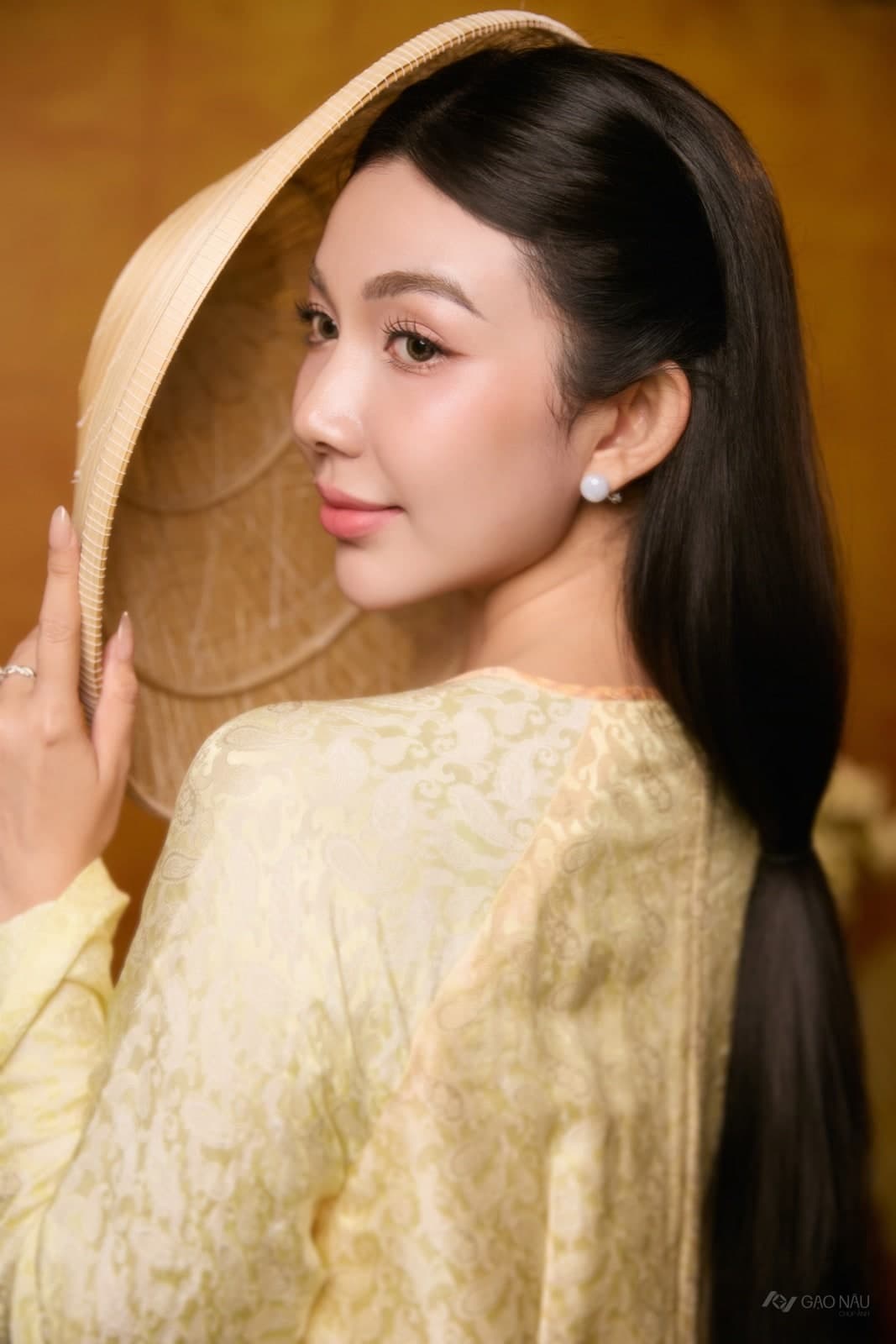 Hoàng Kim Mi — Áo dài (góc 19)