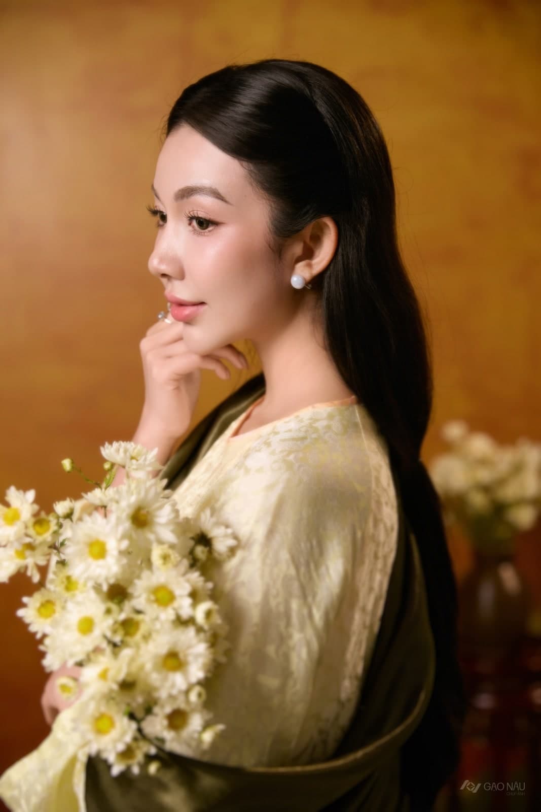 Hoàng Kim Mi — Áo dài (góc 21)