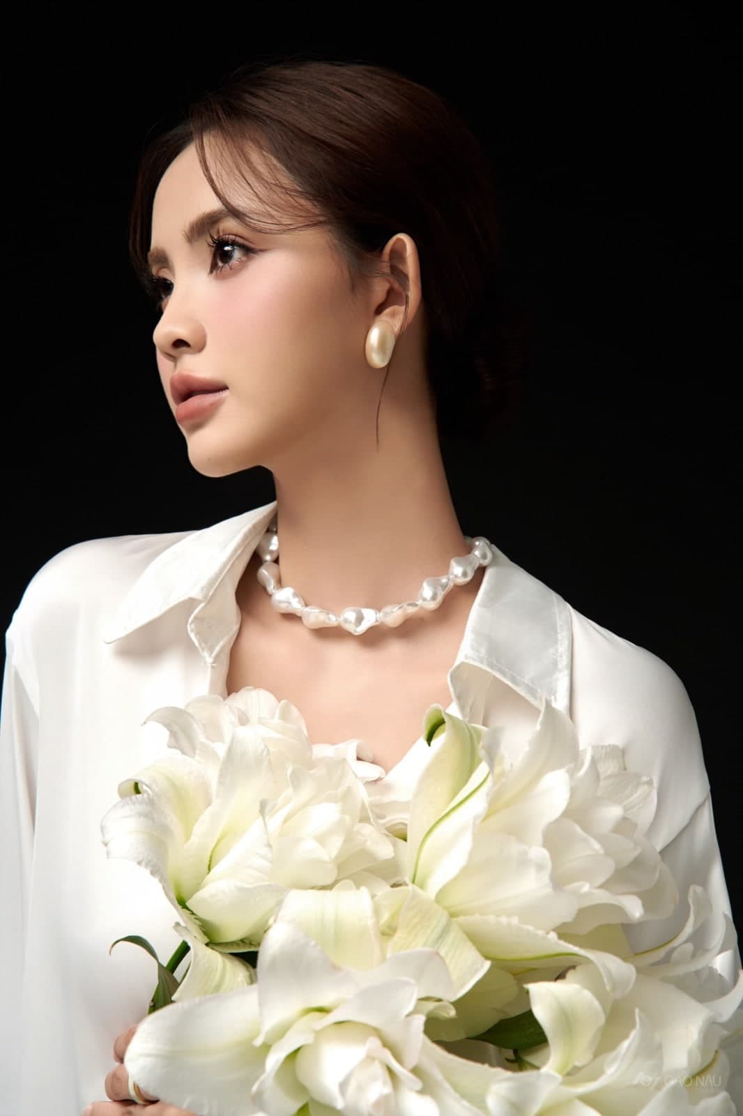 Bạch Ái — Chân dung (góc 5)