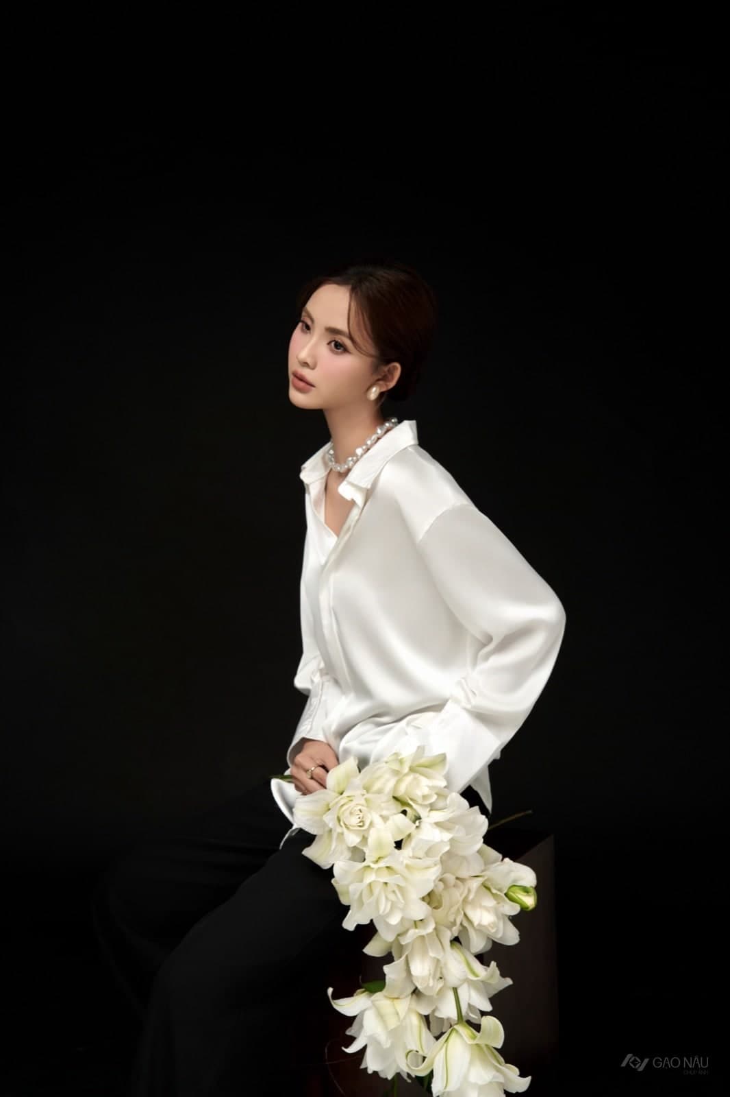 Bạch Ái — Chân dung (góc 8)