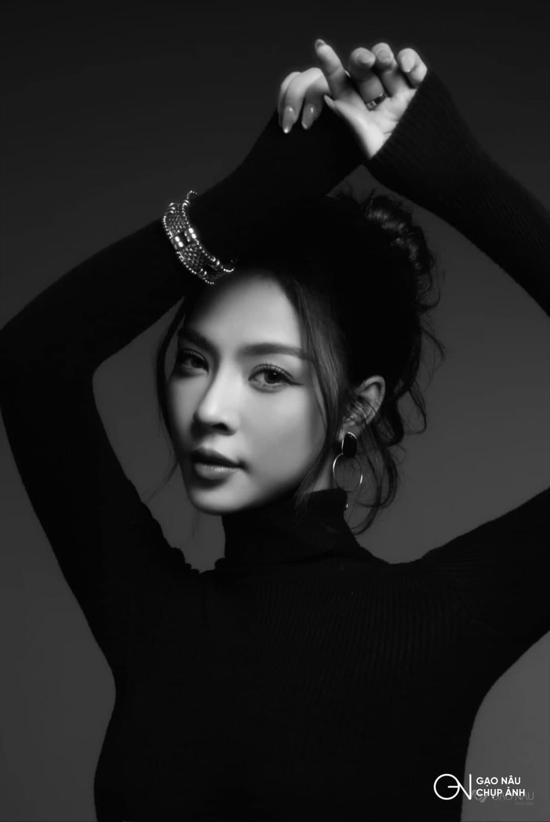 Cá nhân Hắc Ái — Chân dung (góc 6)
