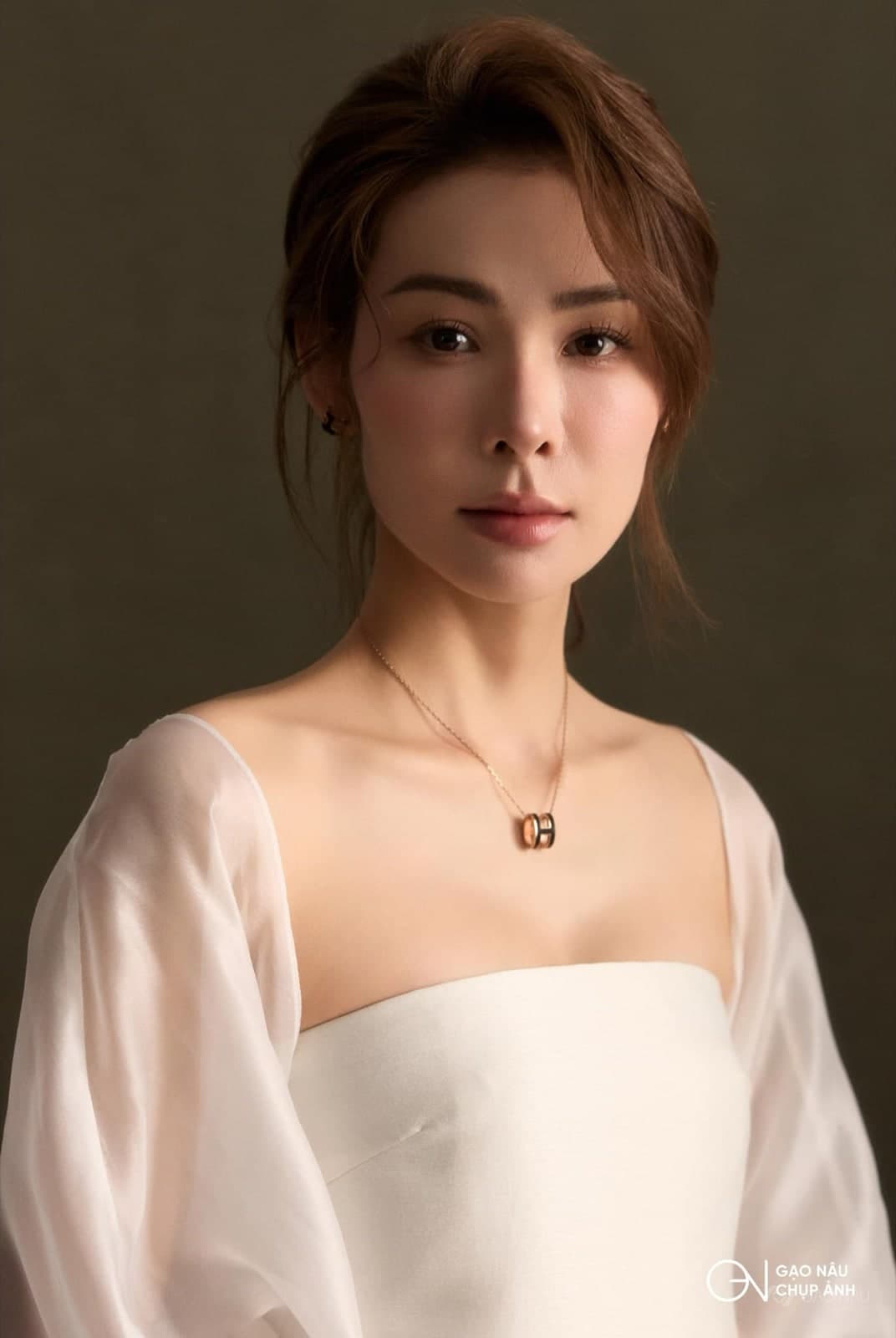 Cá nhân Trầm Khuê — Chân dung (góc 7)