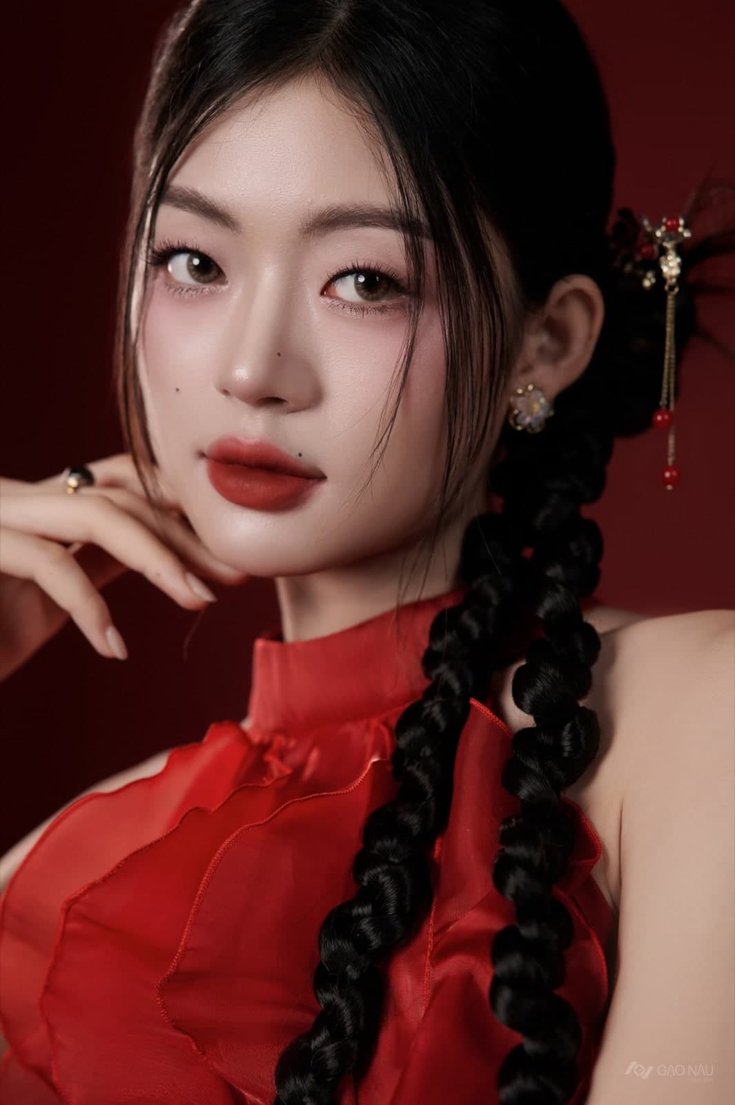 Cá nhân Vọng Nguyệt — Chân dung (góc 3)
