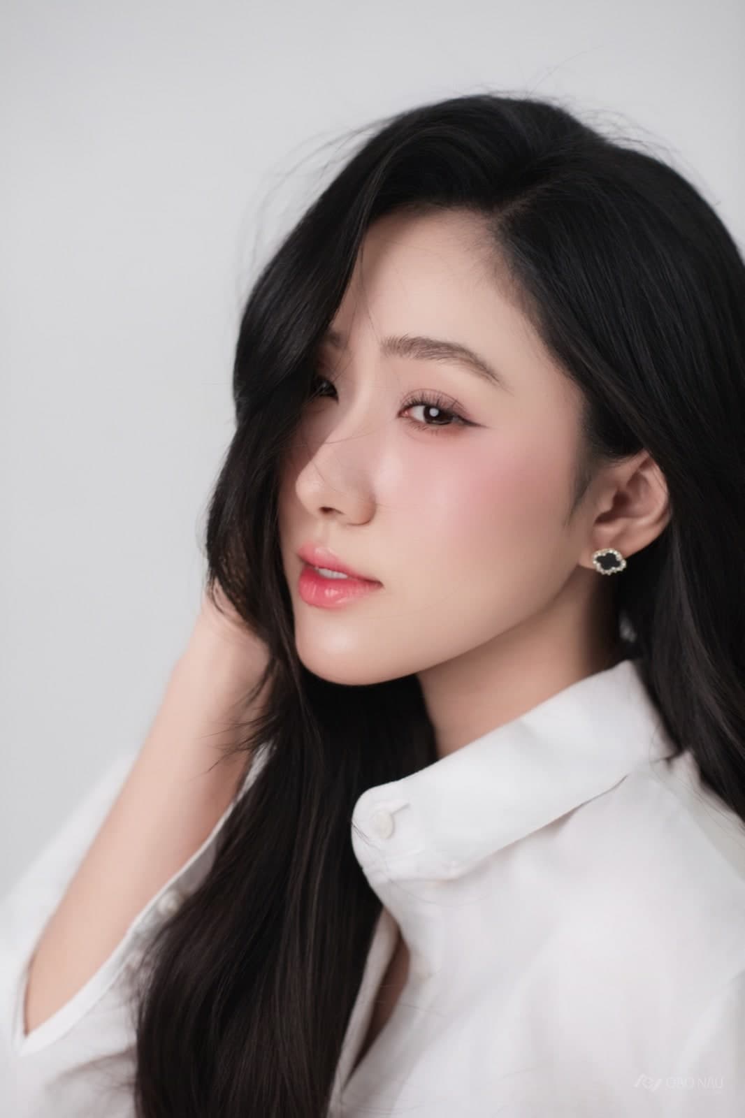 Cá nhân White Essence — Chân dung (góc 8)