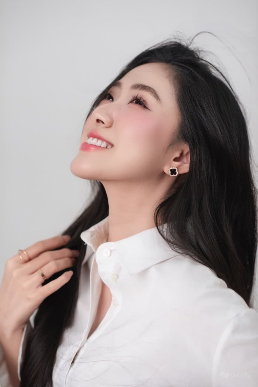 Cá nhân White Essence — Chân dung (góc 12)