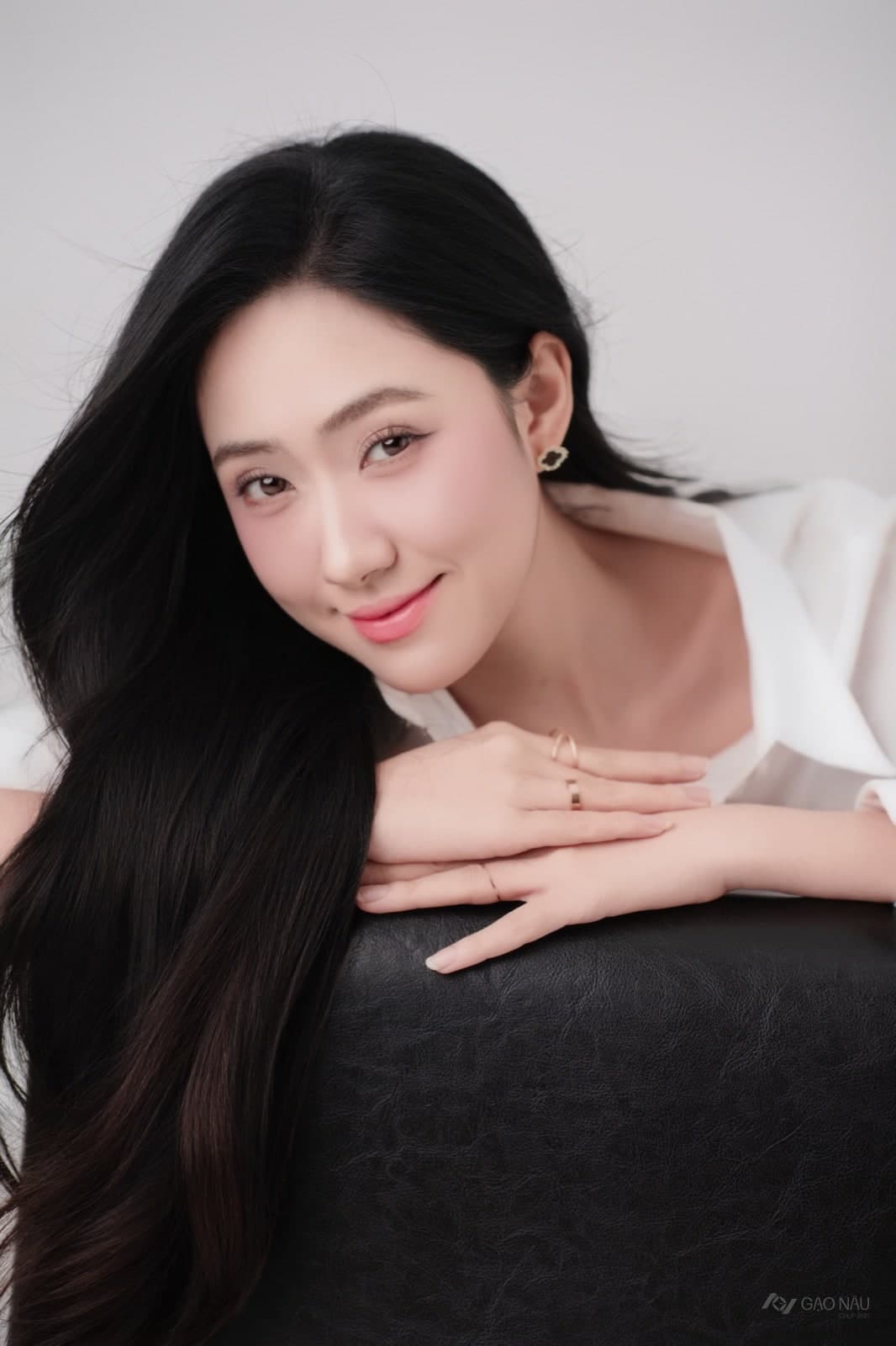 Cá nhân White Essence — Chân dung (góc 33)