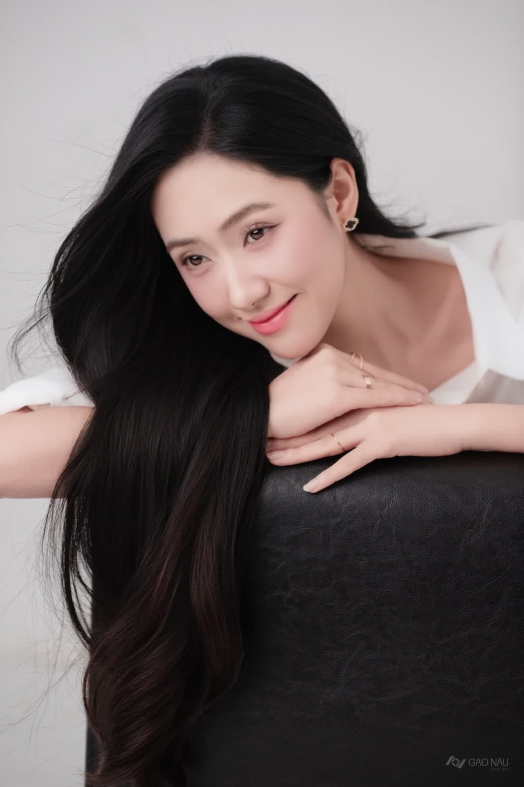 Cá nhân White Essence — Chân dung (góc 34)