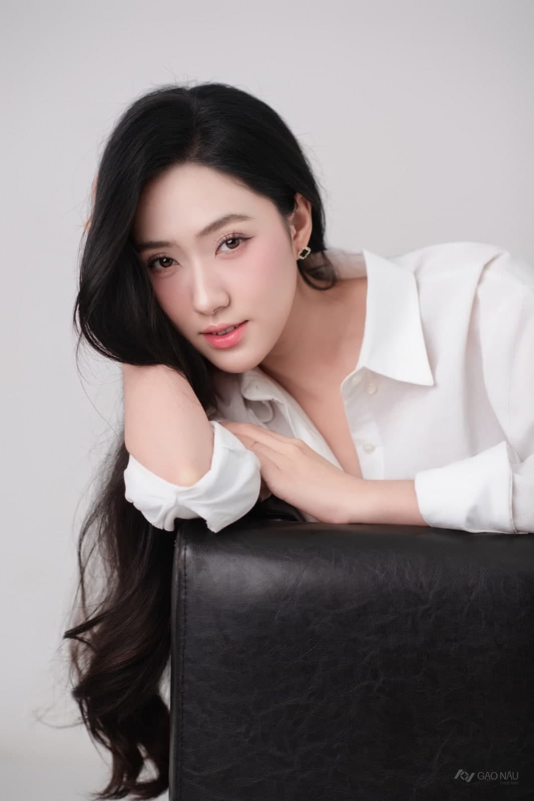 Cá nhân White Essence — Chân dung (góc 36)
