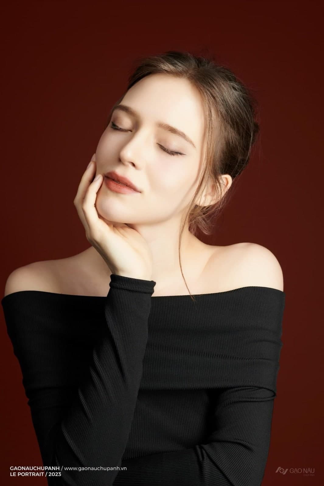 CD BACK ĐỎ — Chân dung