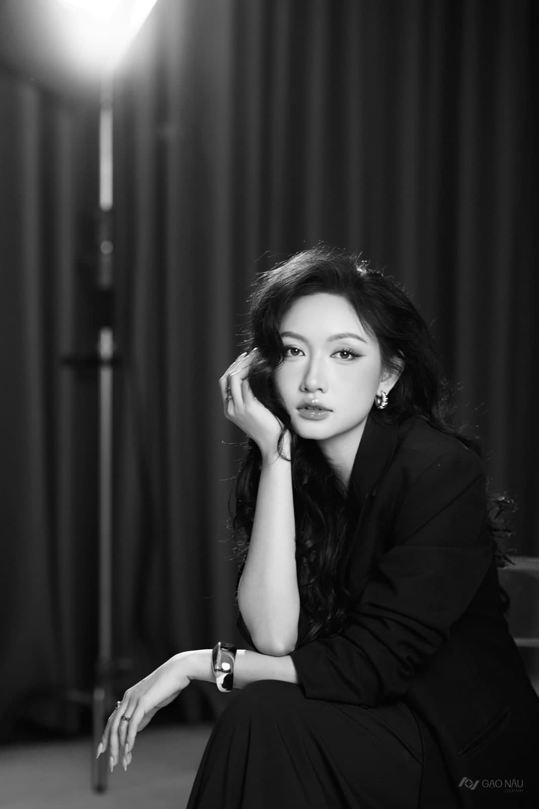 Concept chụp ảnh chân dung Huyền Kim sang trọng — Gạo Nâu studio Hà Nội & Sài Gòn