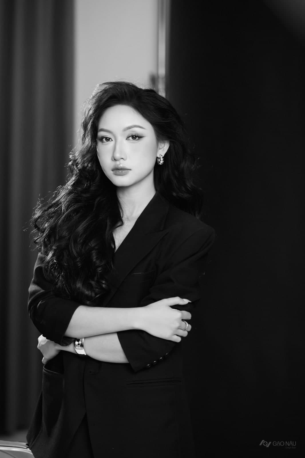Concept mới 26 Huyền Kim — Chân dung (góc 15)