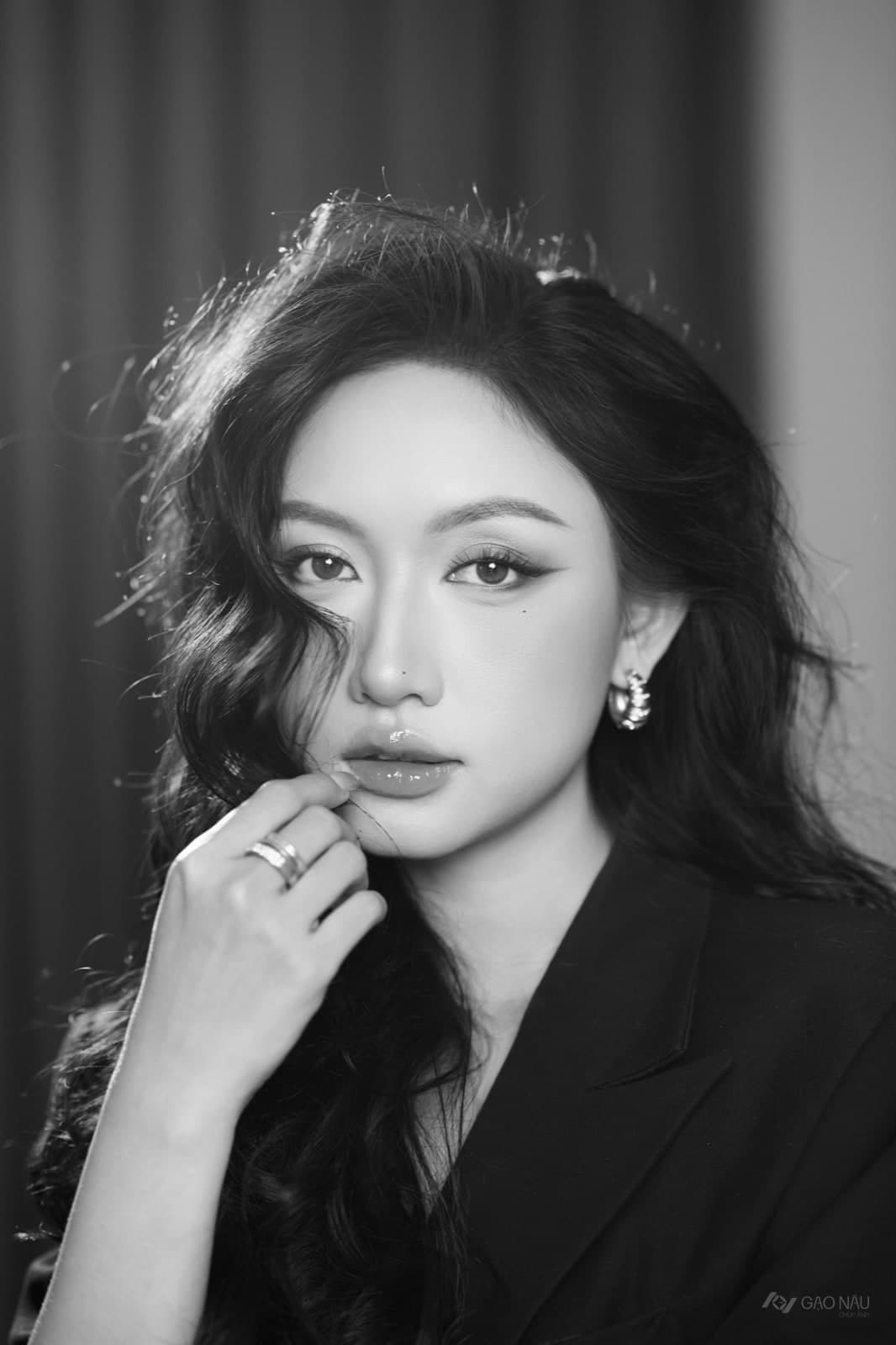 Concept mới 26 Huyền Kim — Chân dung (góc 25)